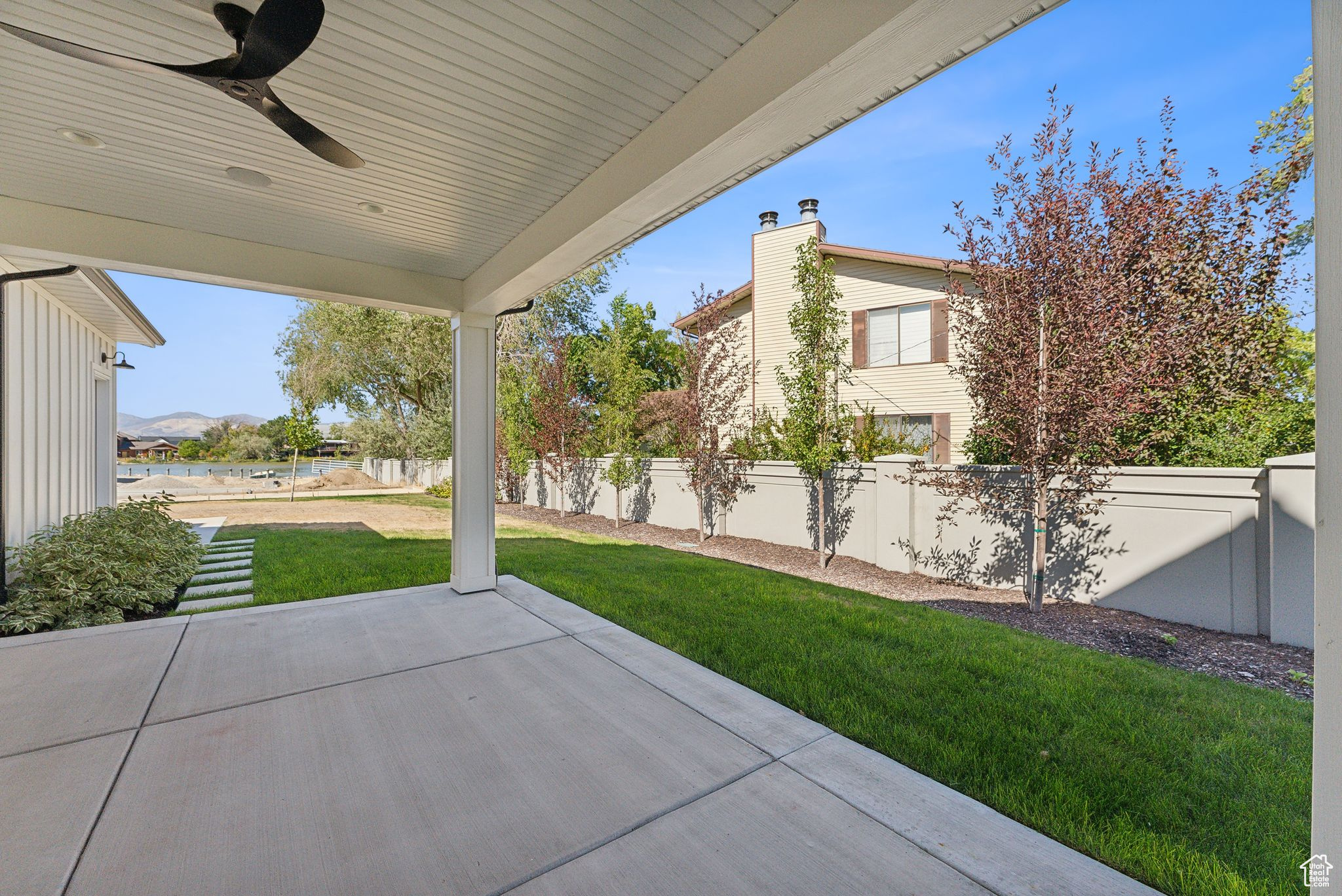 291 E POND LN