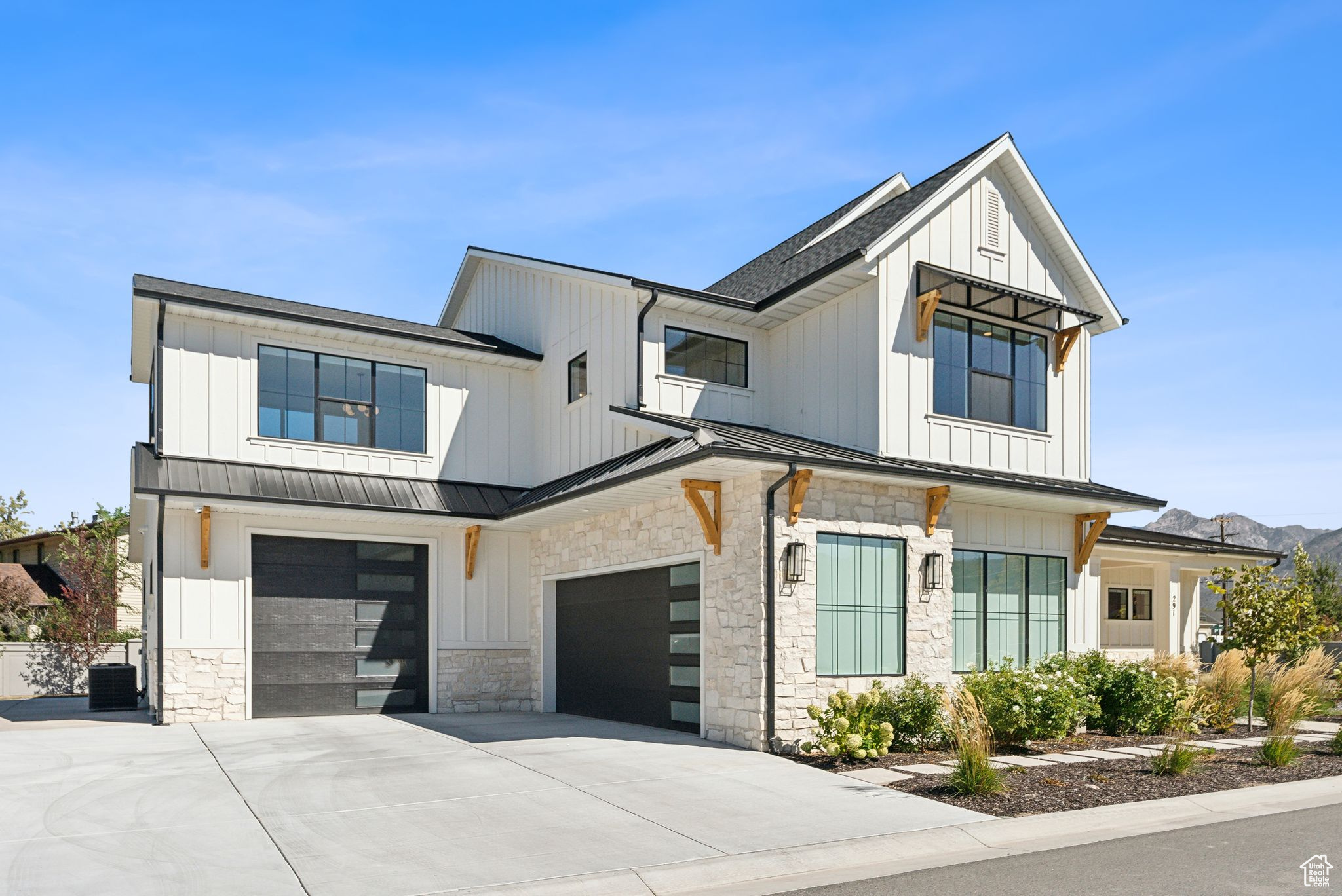 291 E POND LN