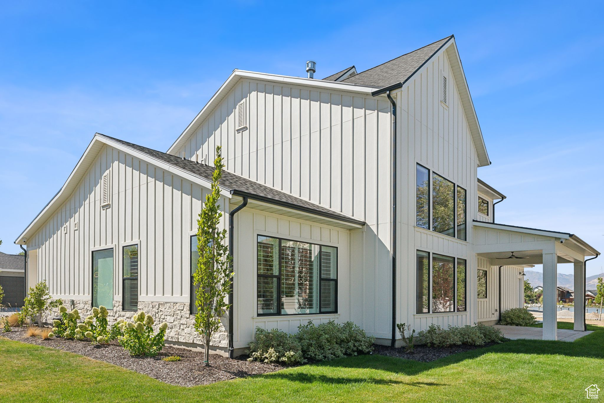 291 E POND LN