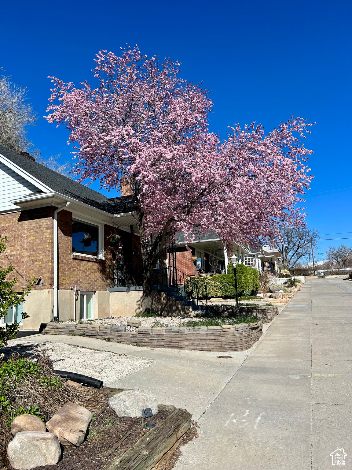1207 E FENWAY AVE