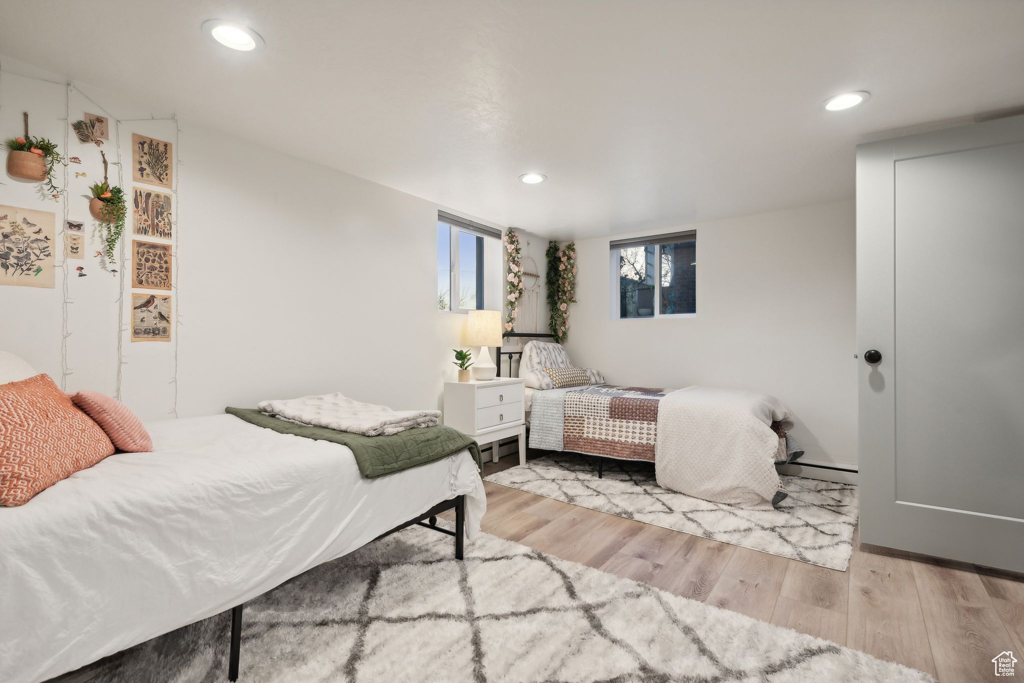 1207 E FENWAY AVE