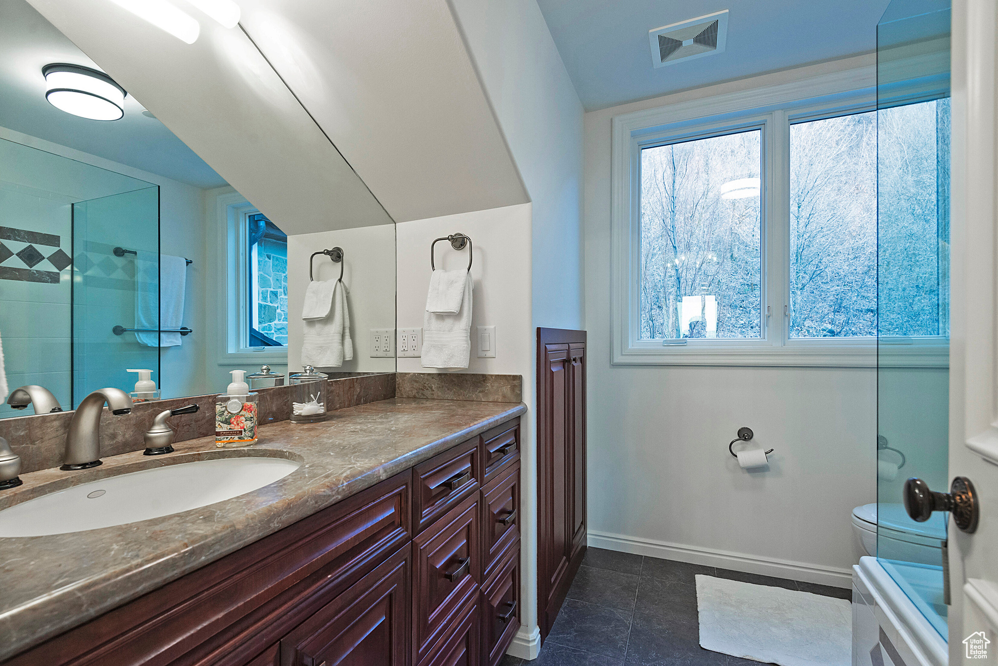 3162 E EAGLE VIEW CIR