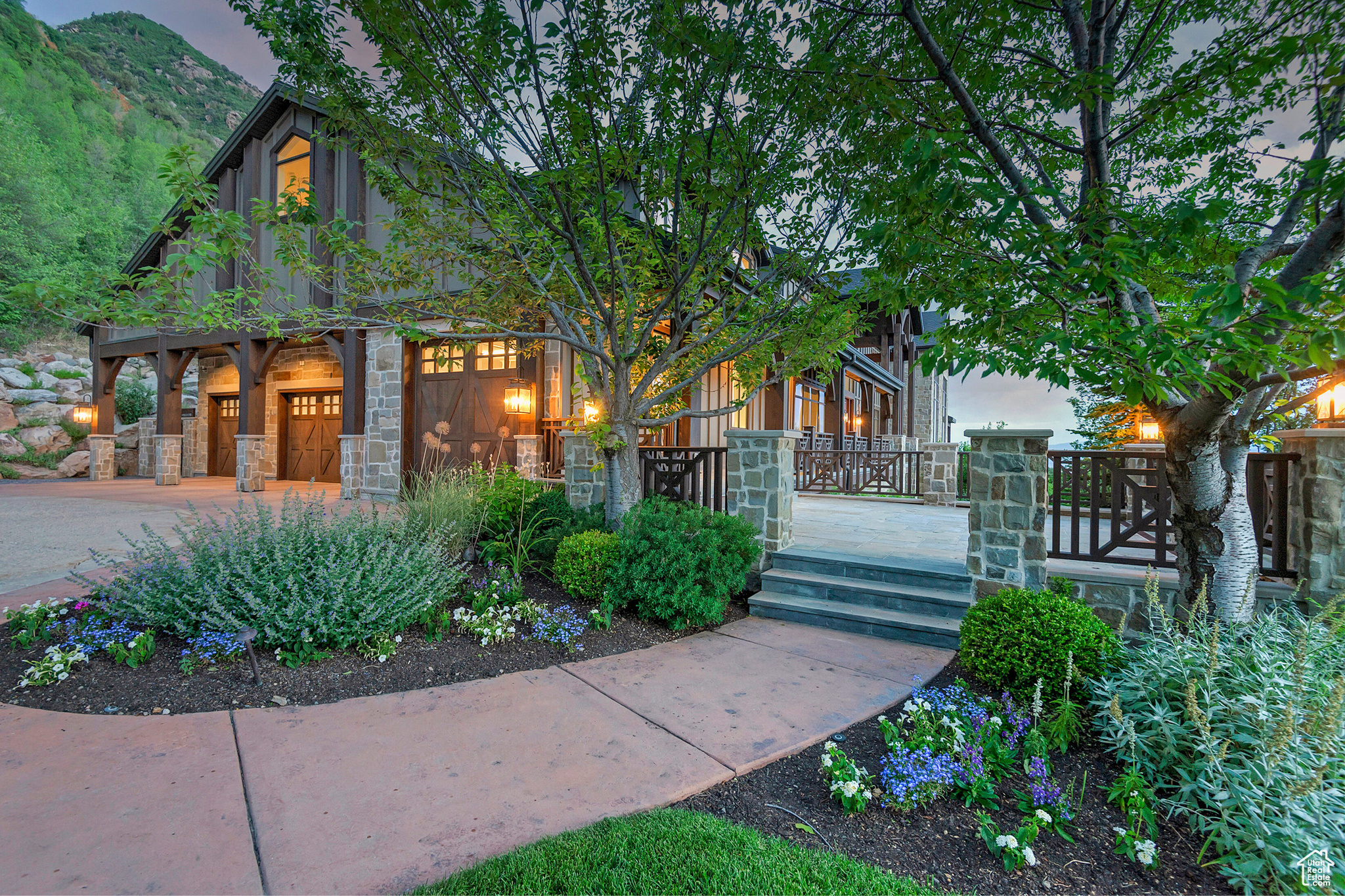 3162 E EAGLE VIEW CIR