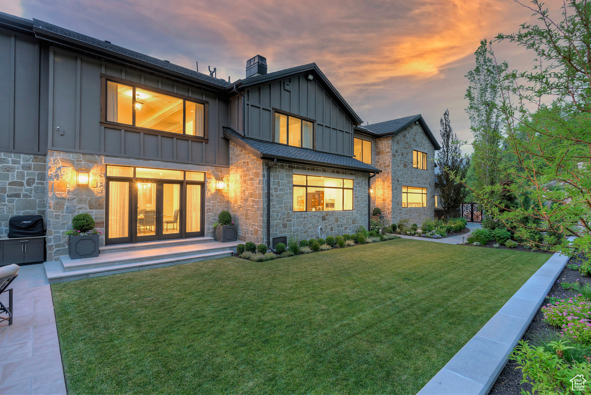 3162 E EAGLE VIEW CIR
