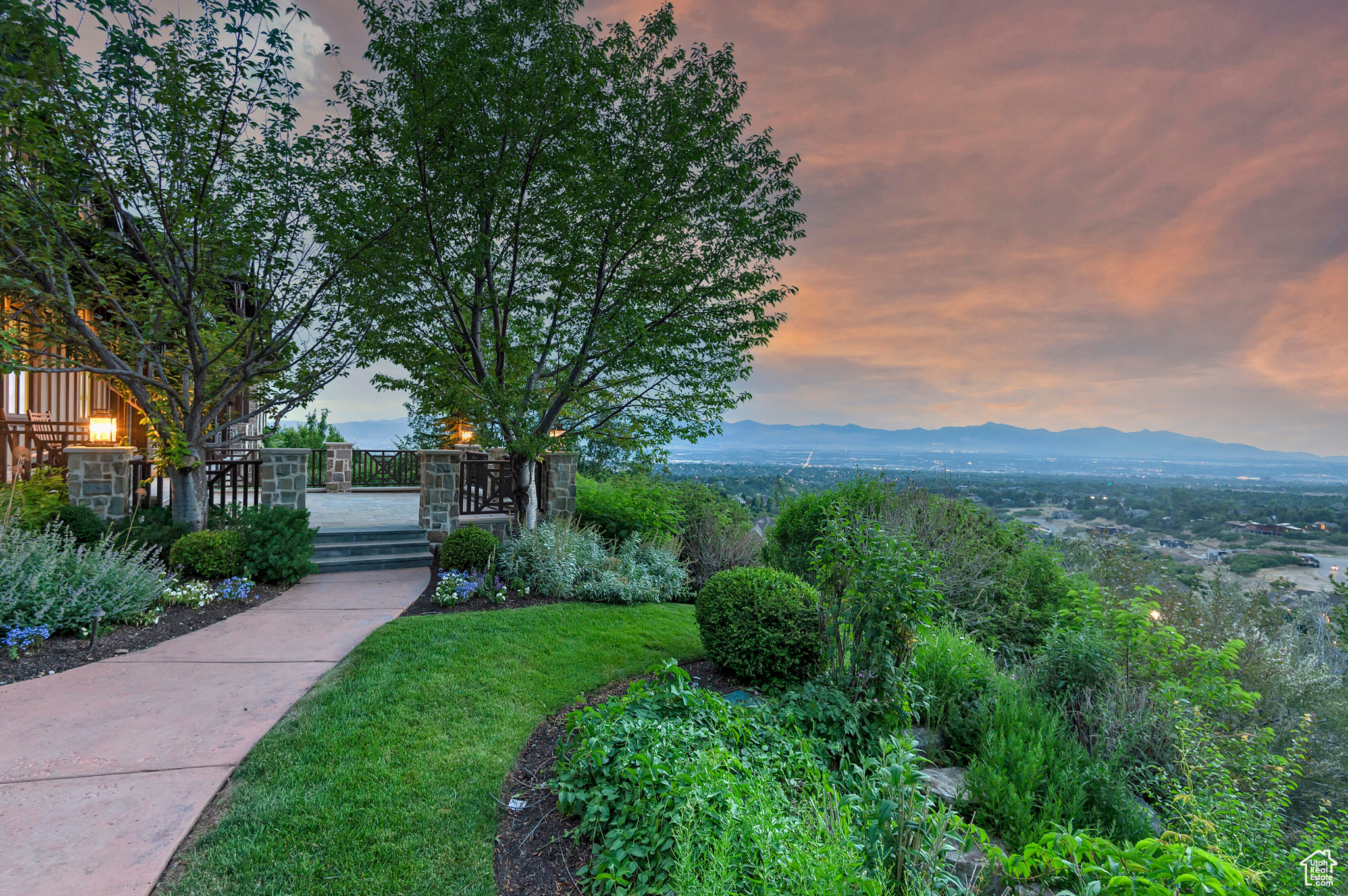 3162 E EAGLE VIEW CIR