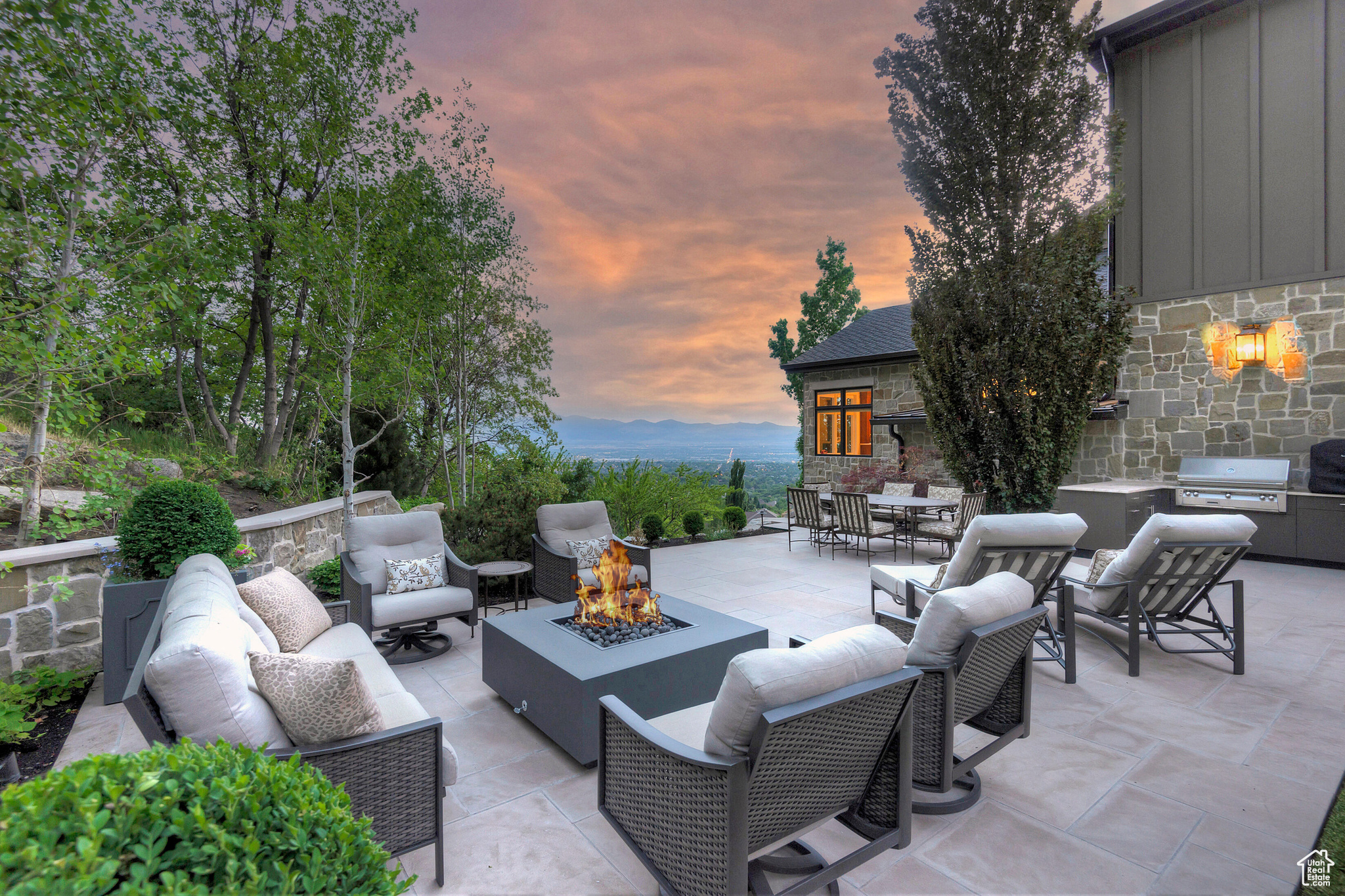 3162 E EAGLE VIEW CIR