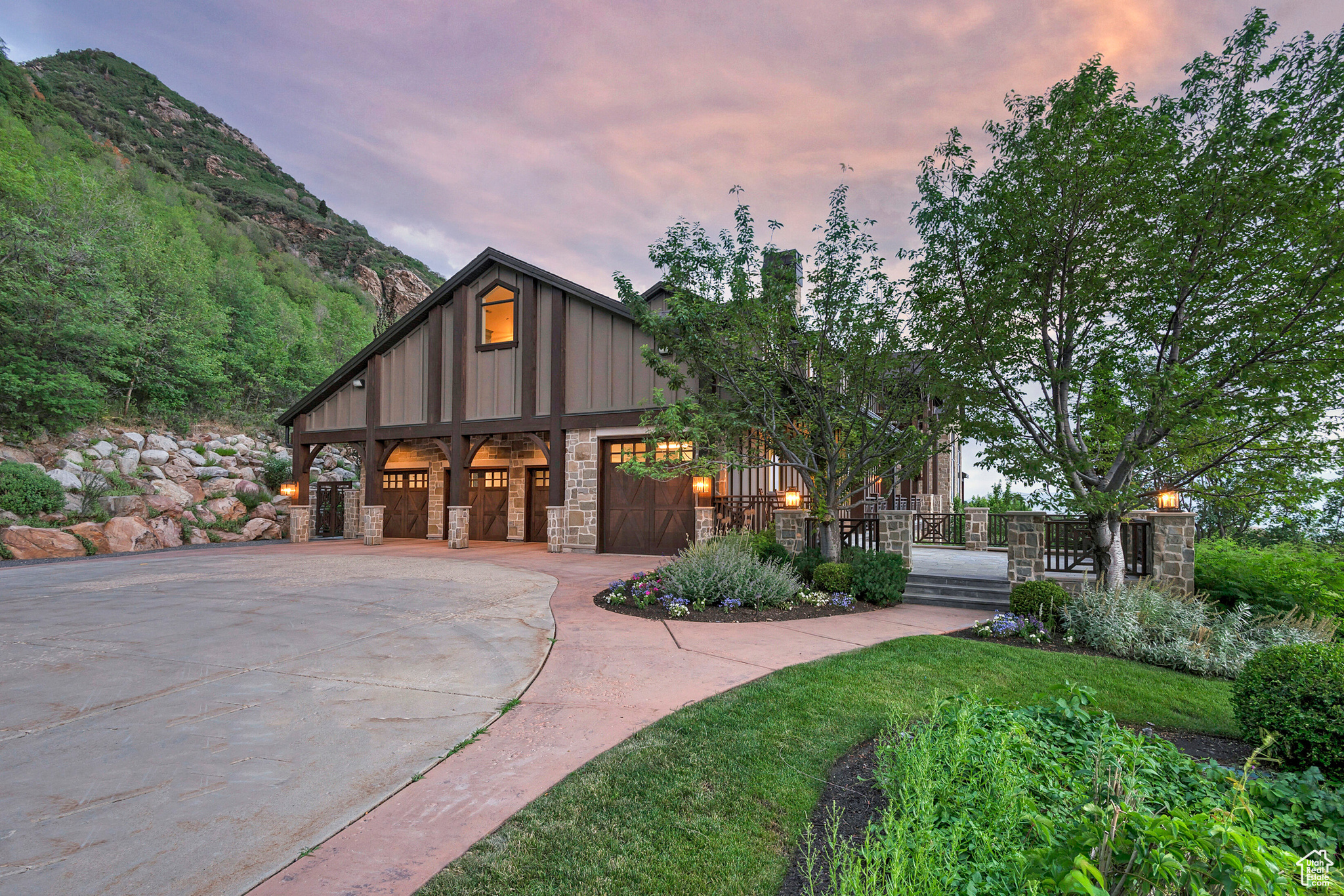 3162 E EAGLE VIEW CIR