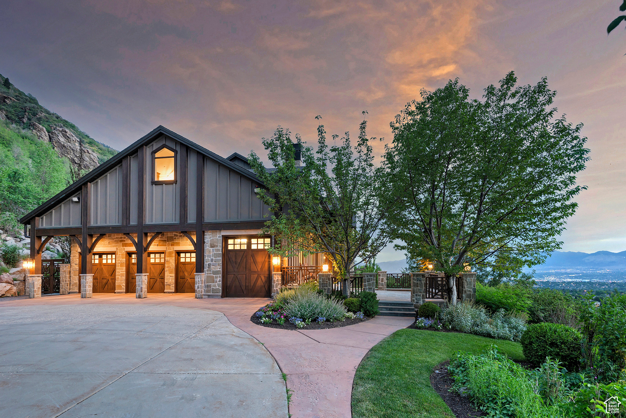 3162 E EAGLE VIEW CIR