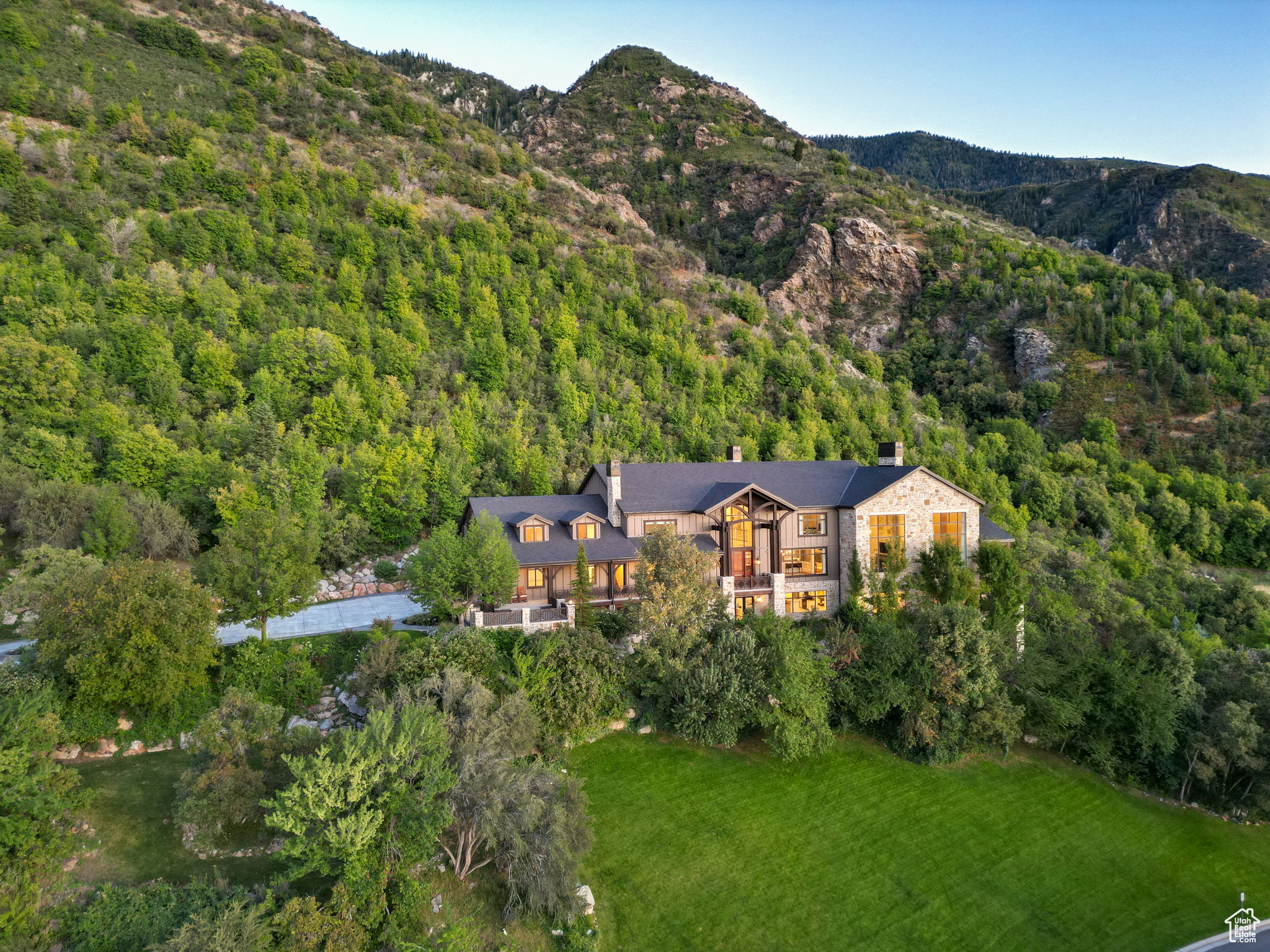 3162 E EAGLE VIEW CIR