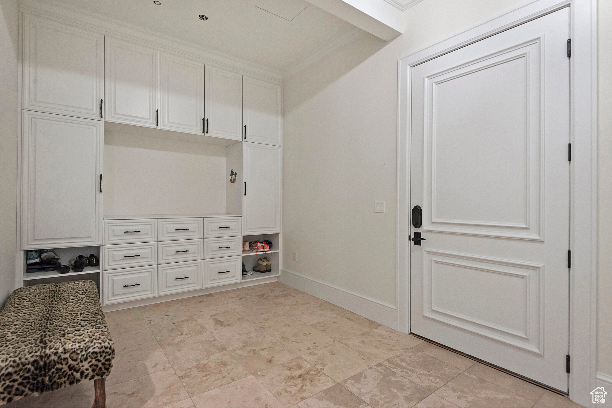3162 E EAGLE VIEW CIR