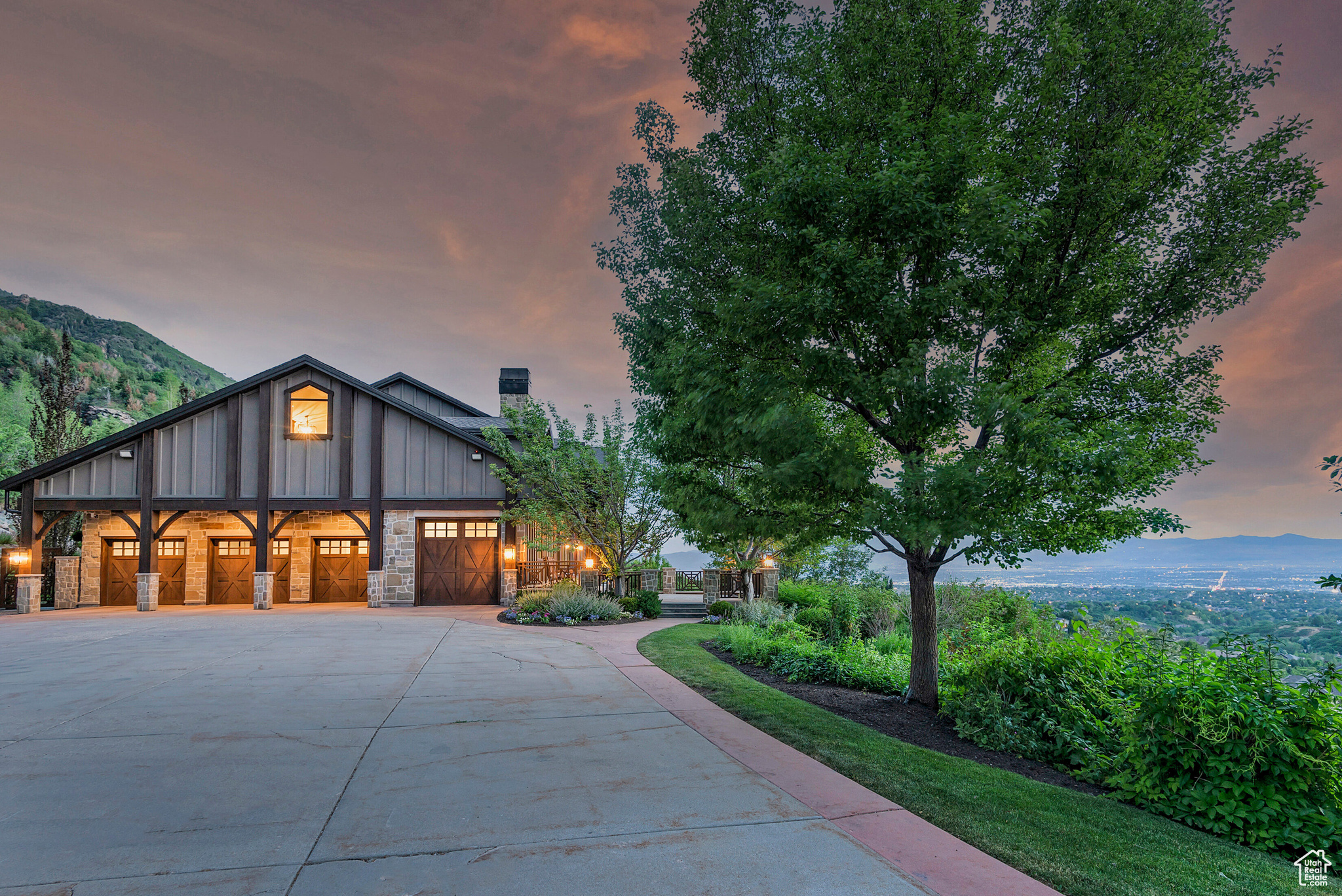 3162 E EAGLE VIEW CIR