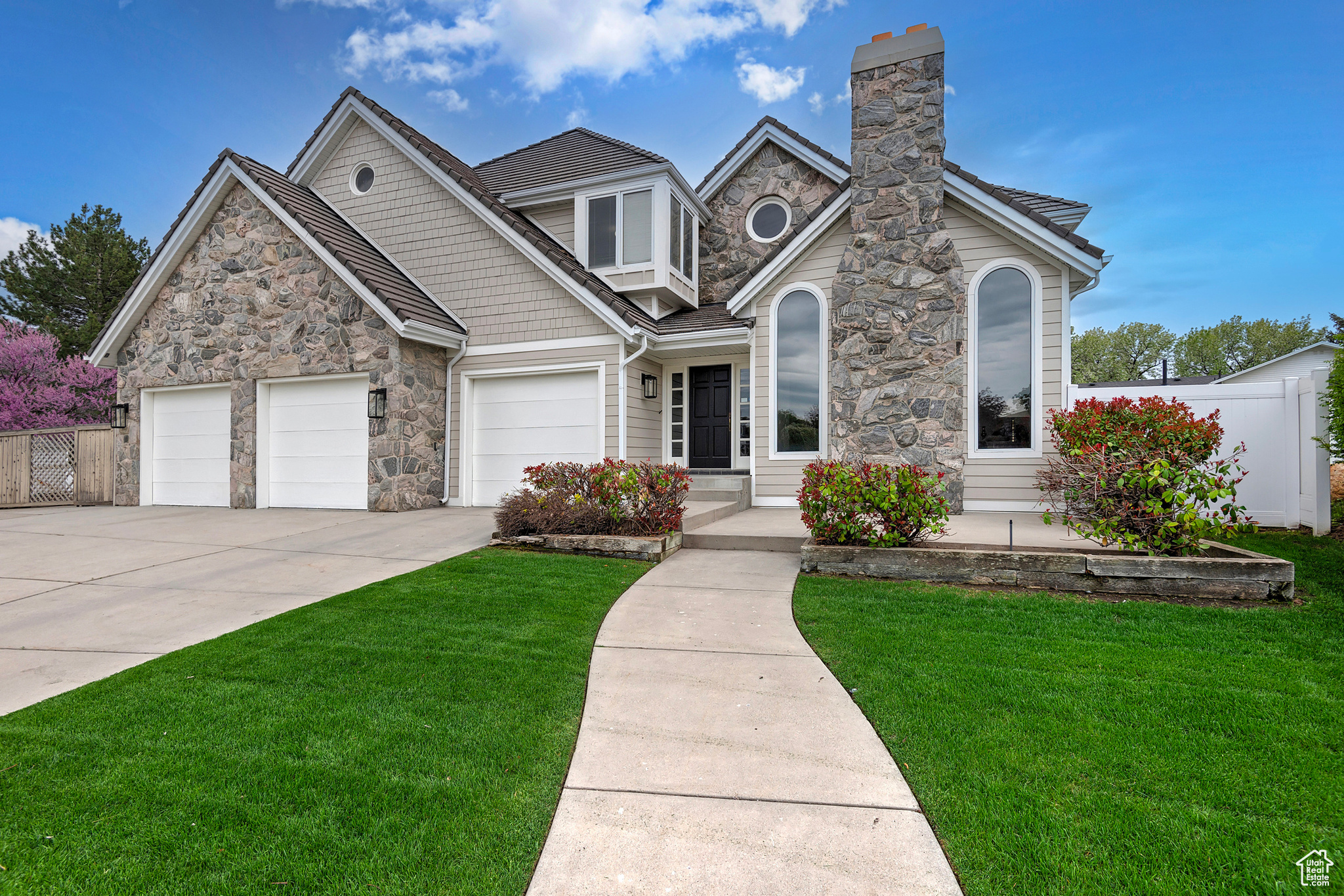 5845 KERRY CIR