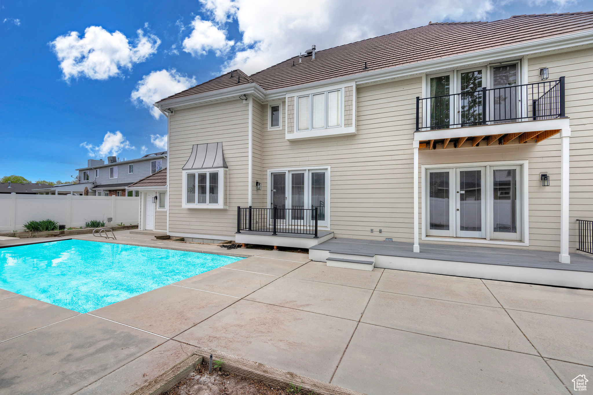 5845 KERRY CIR