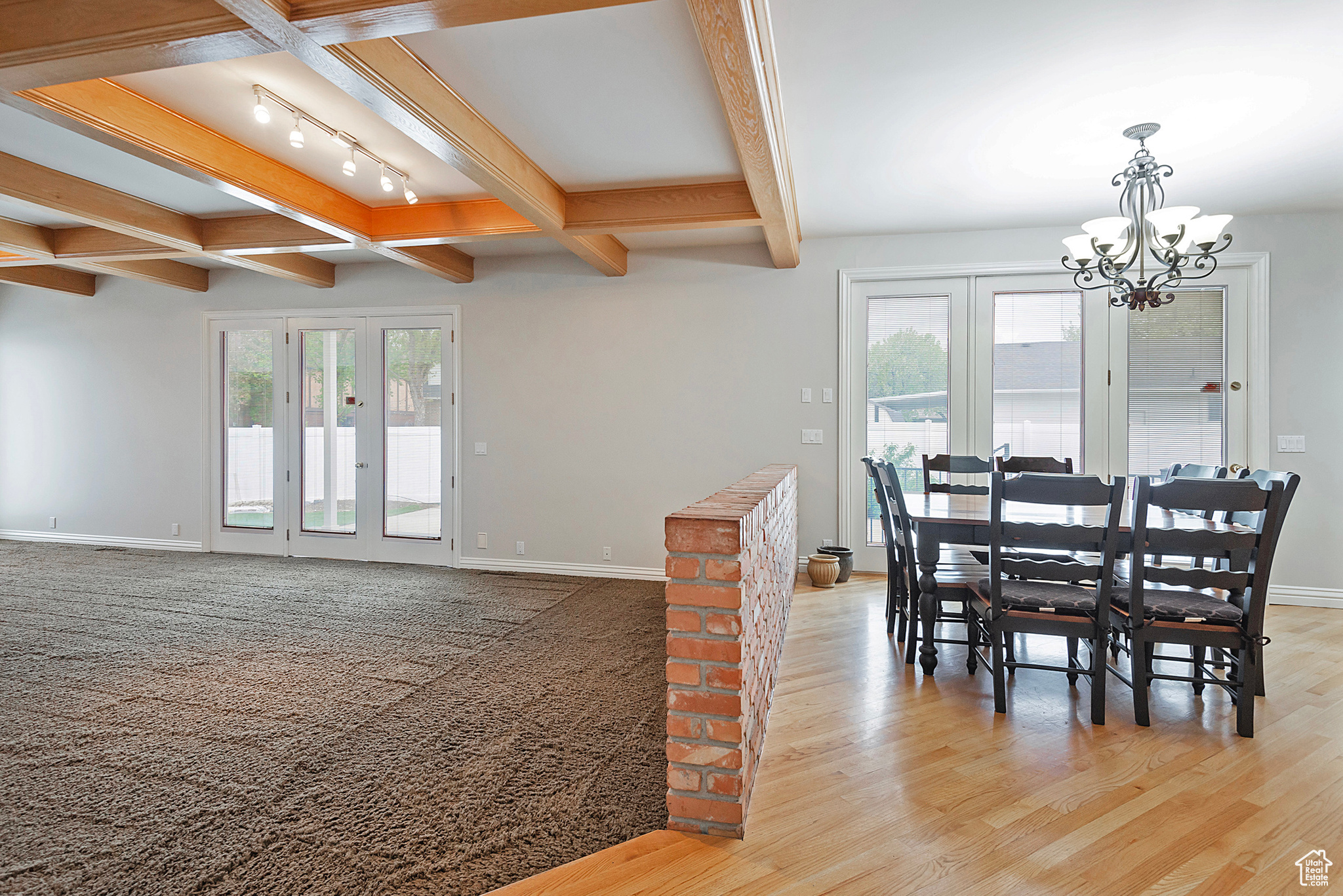 5845 KERRY CIR