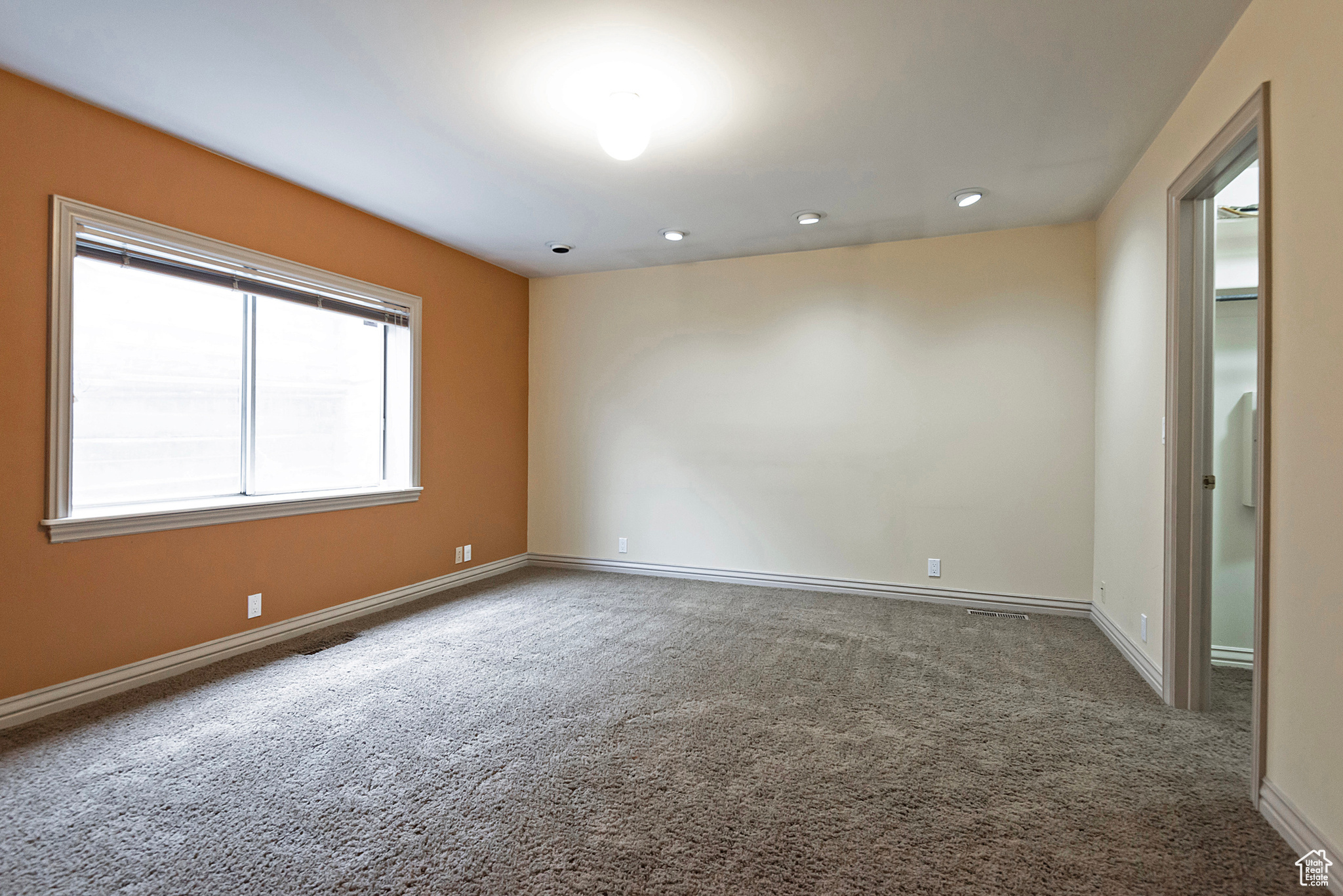 5845 KERRY CIR
