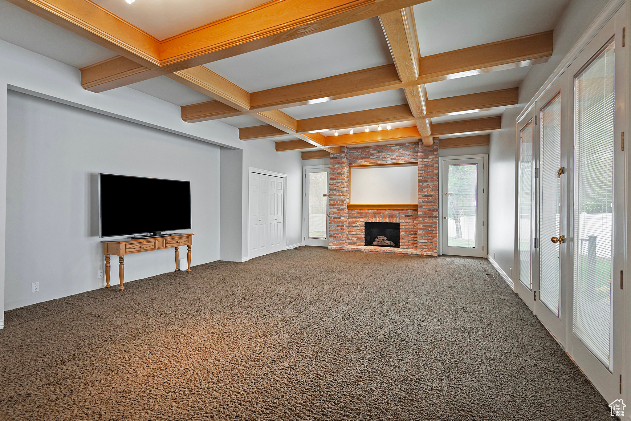 5845 KERRY CIR