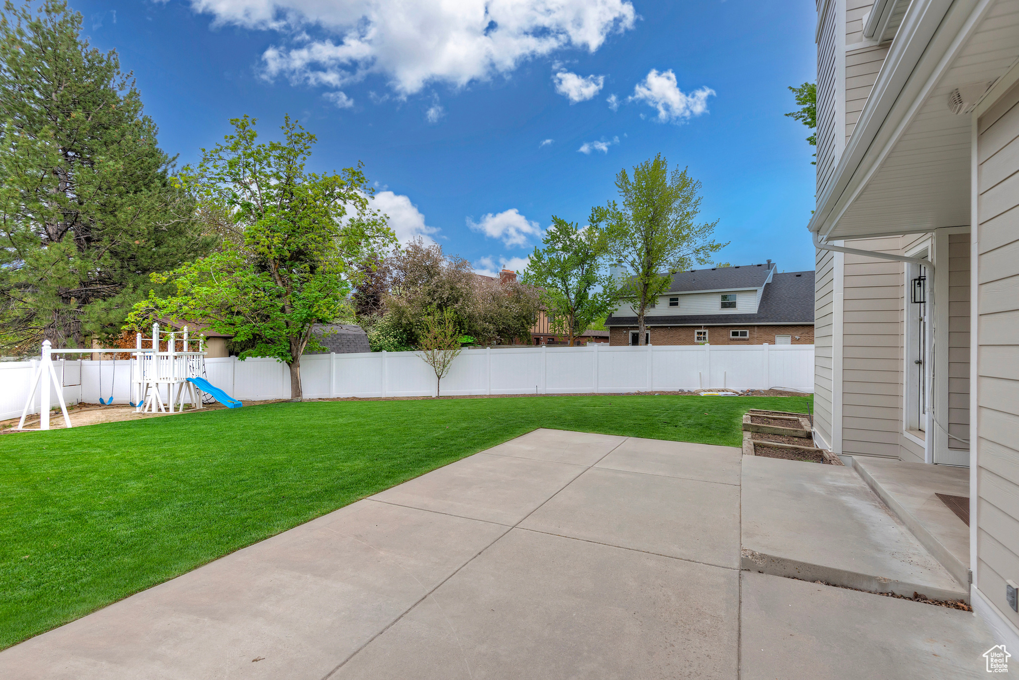 5845 KERRY CIR