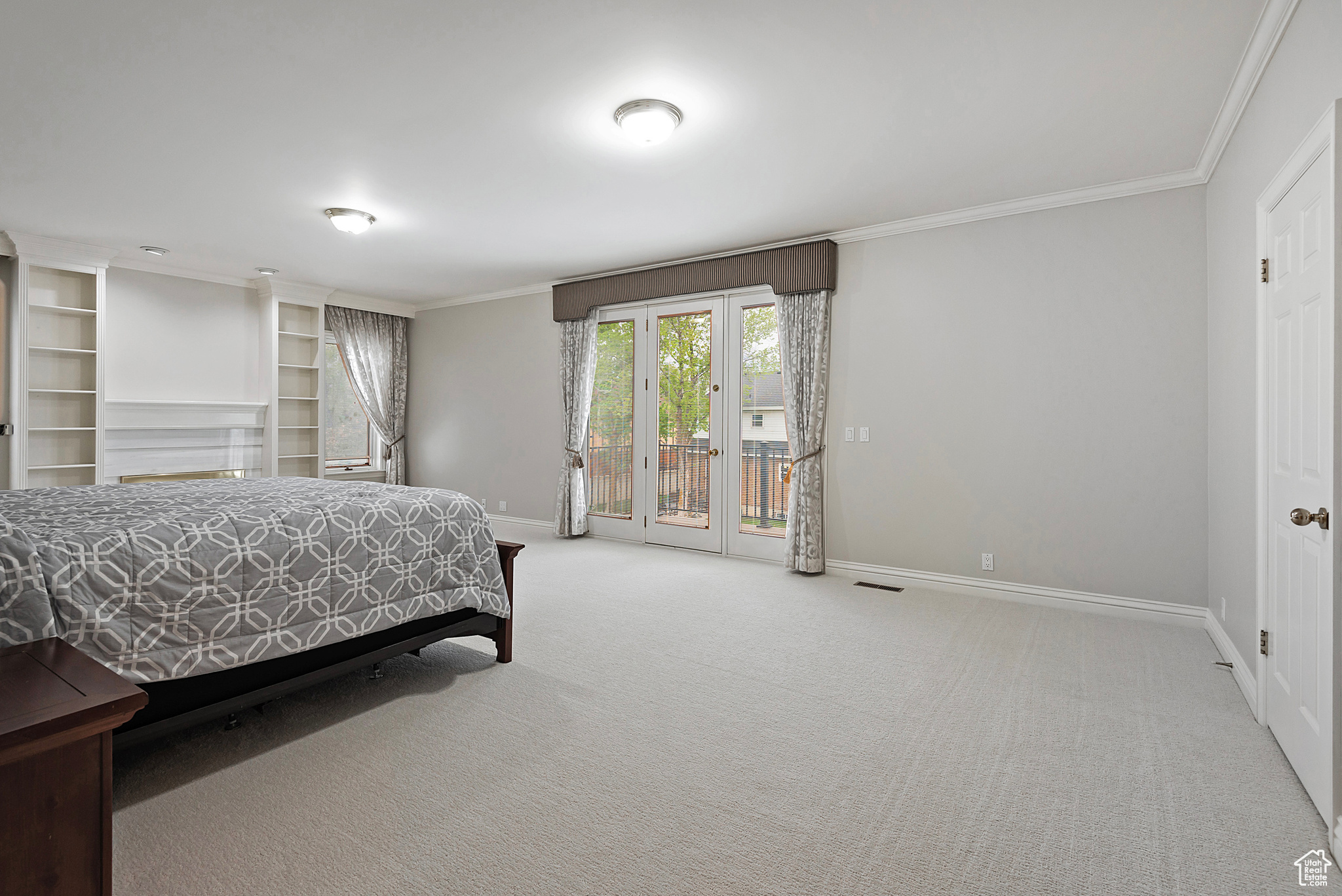 5845 KERRY CIR