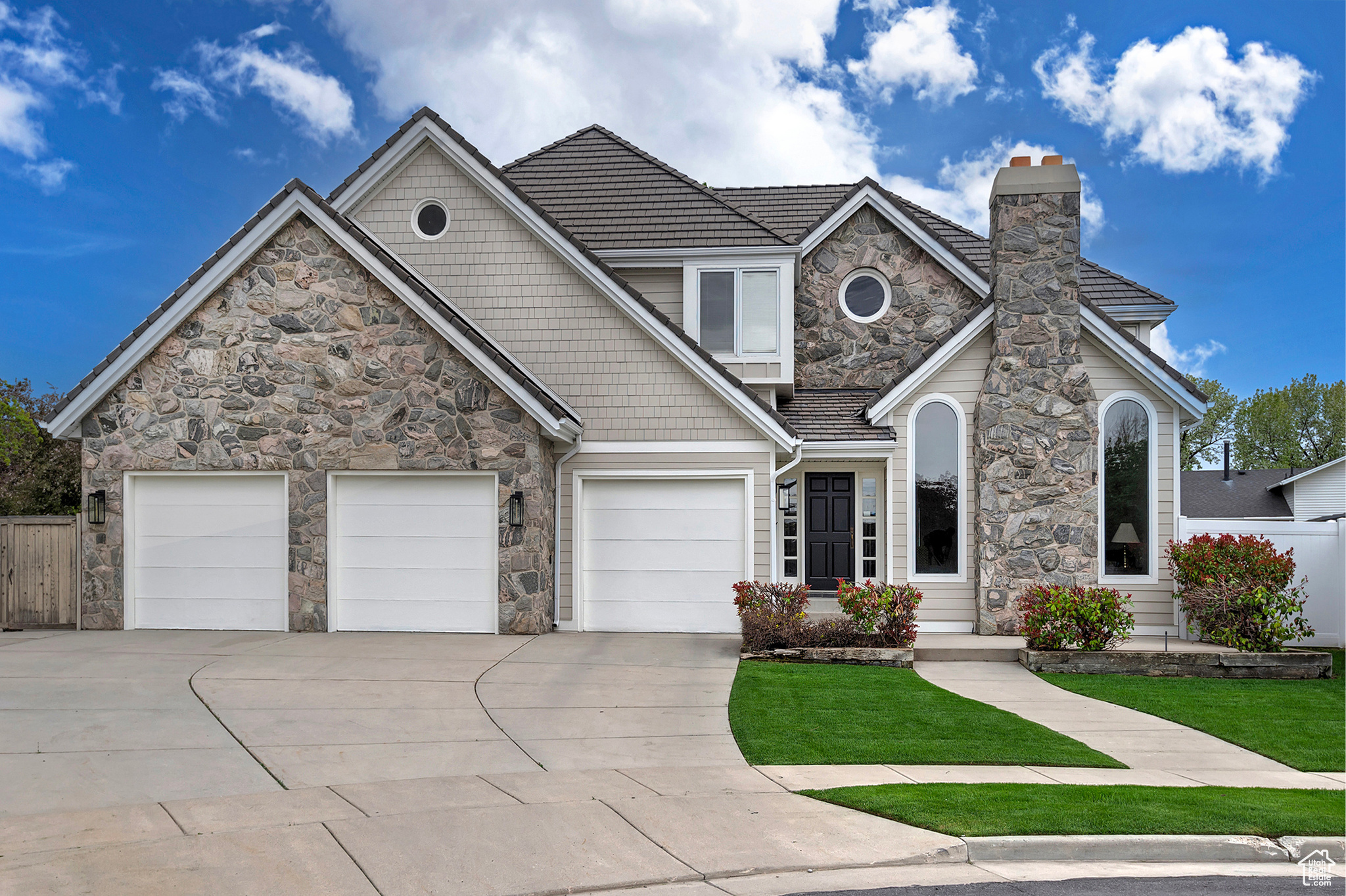5845 KERRY CIR