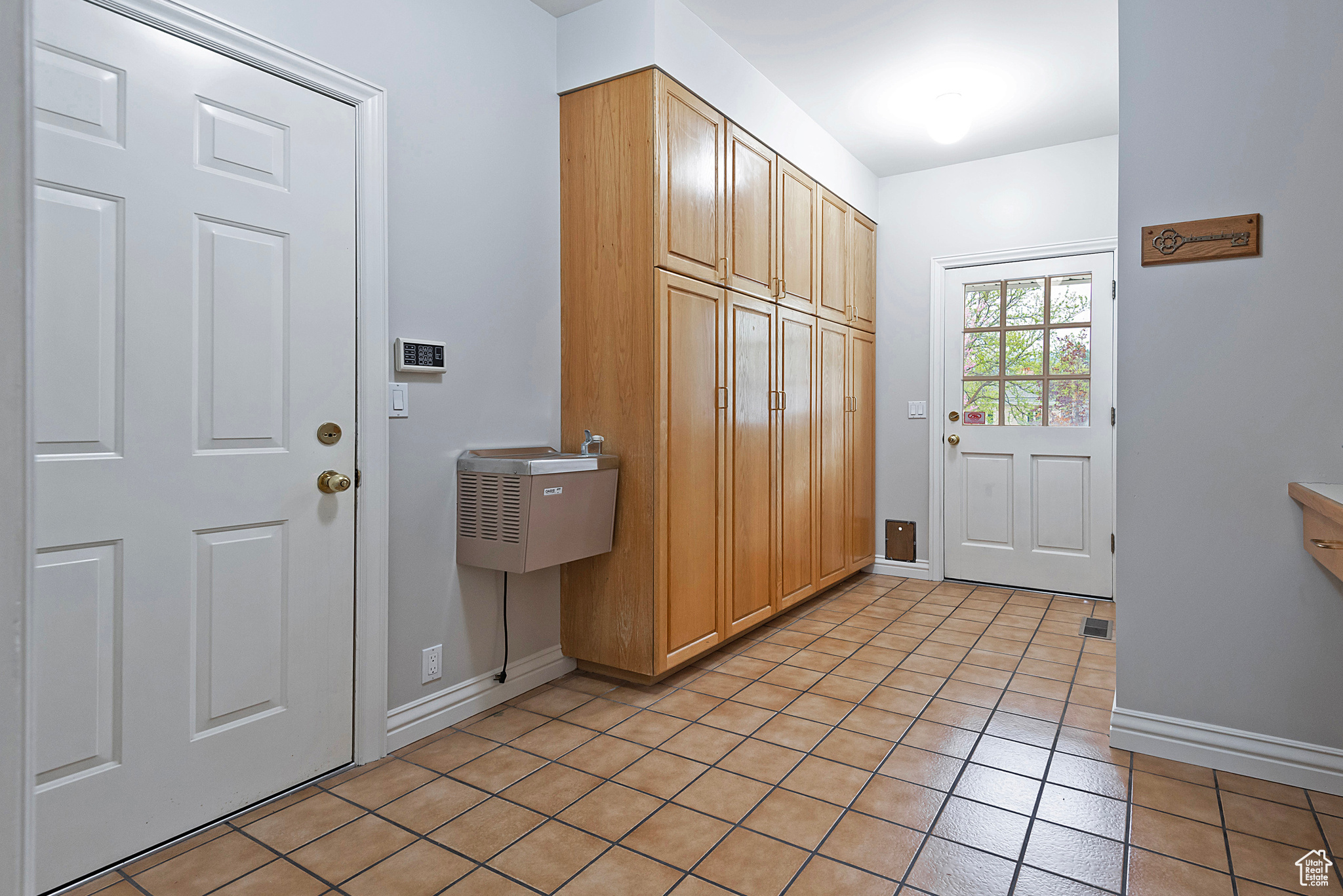 5845 KERRY CIR