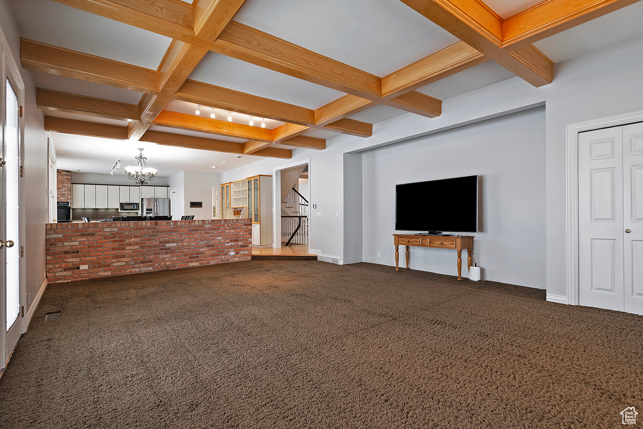 5845 KERRY CIR
