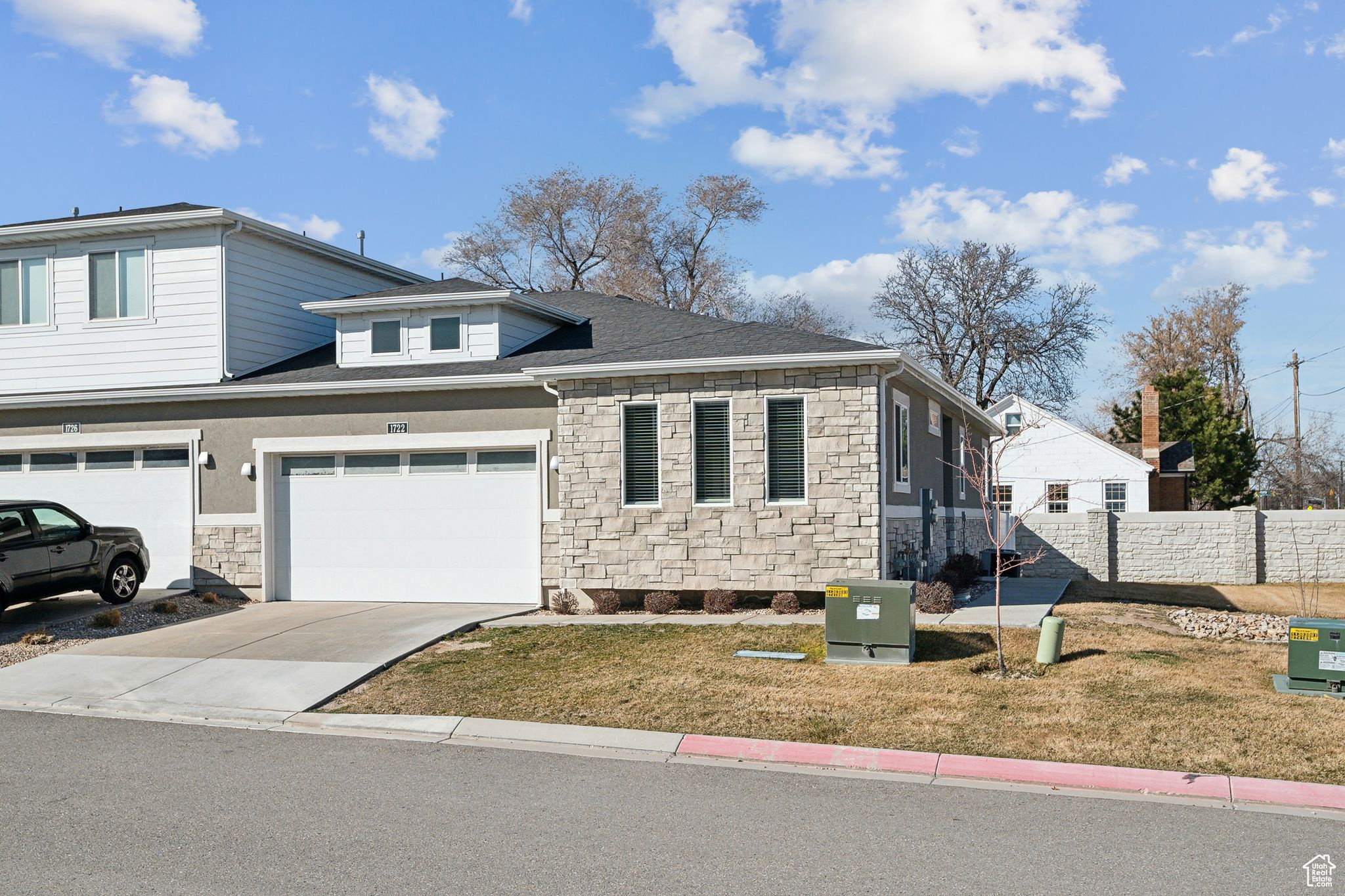1722 W SHADE LN