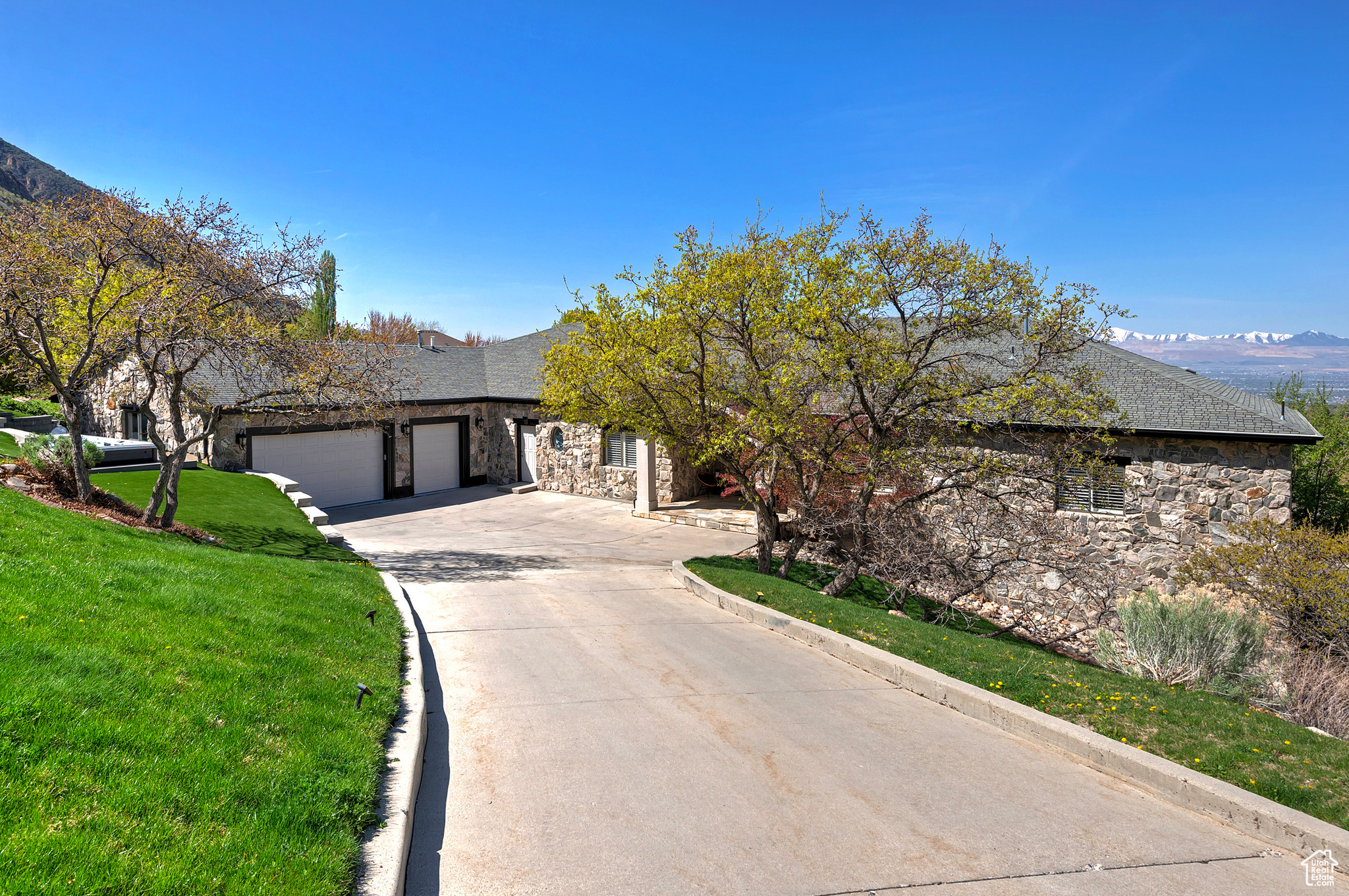 11274 S EAGLE VIEW DR