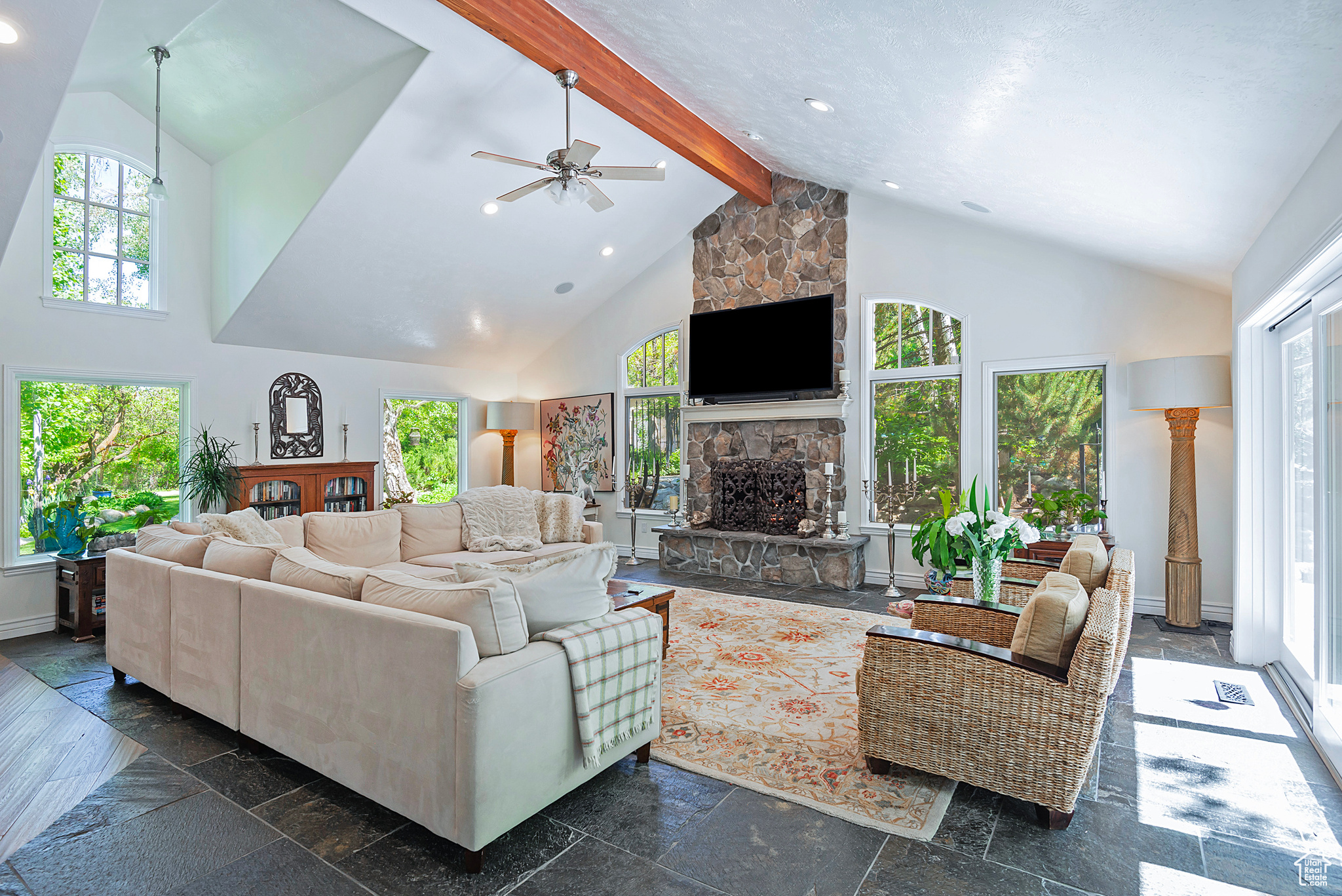 3257 E DEER HOLLOW DR