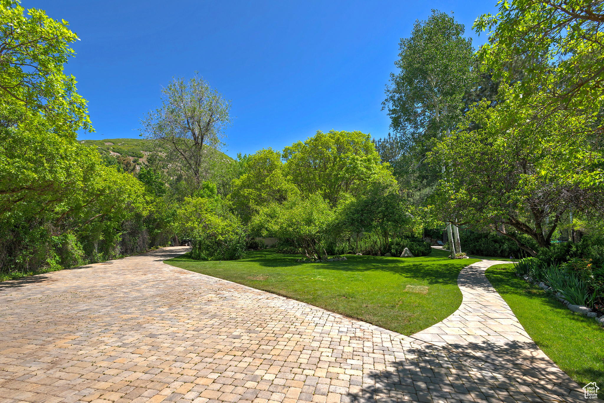 3257 E DEER HOLLOW DR