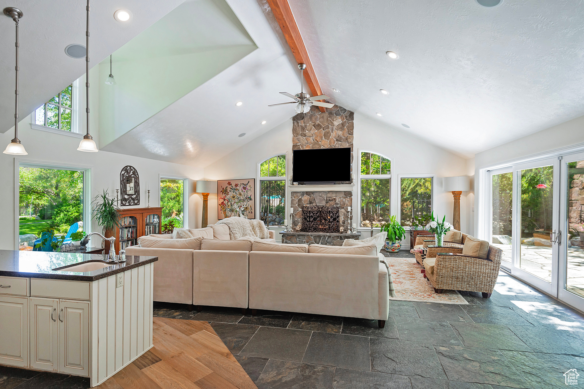 3257 E DEER HOLLOW DR
