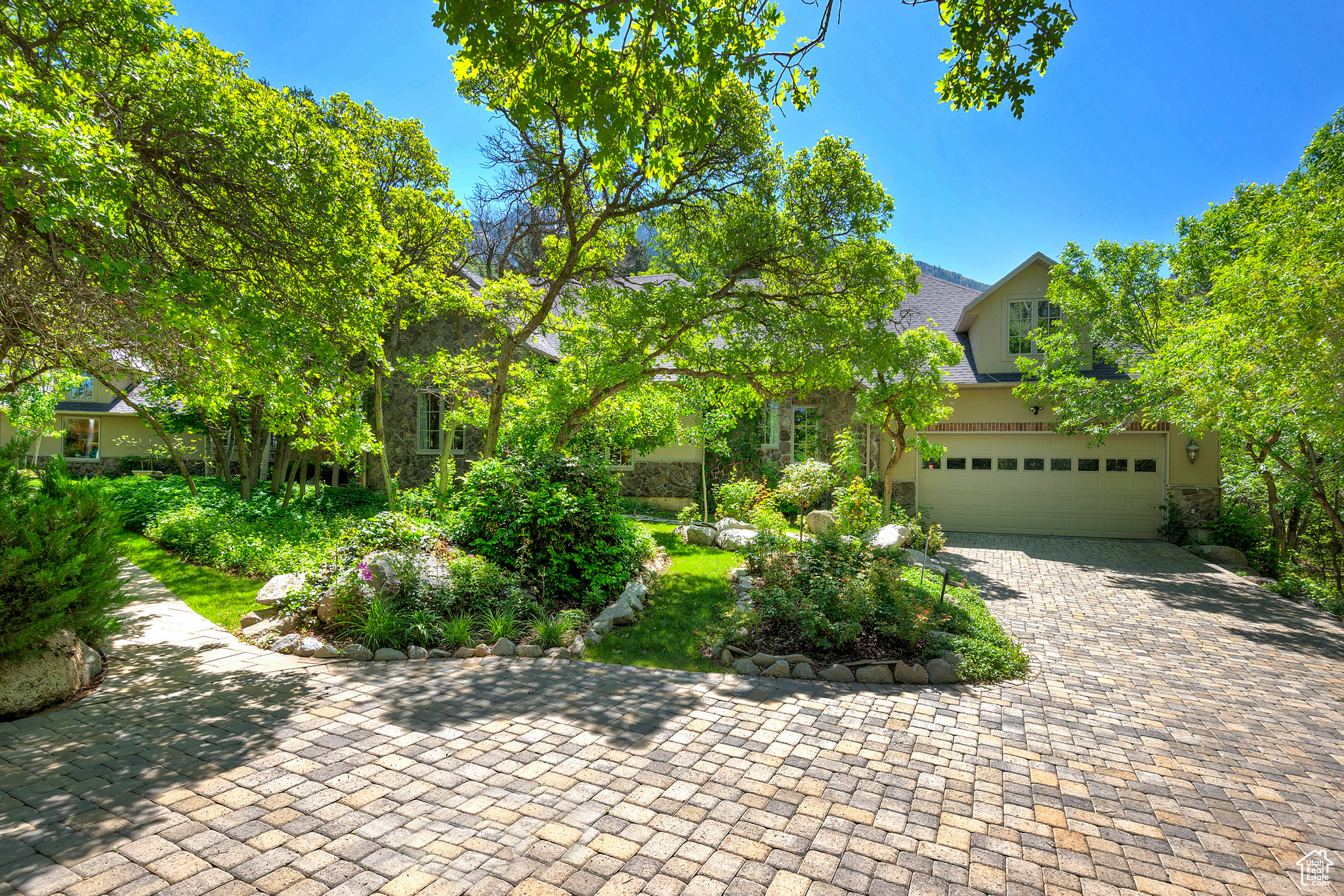 3257 E DEER HOLLOW DR