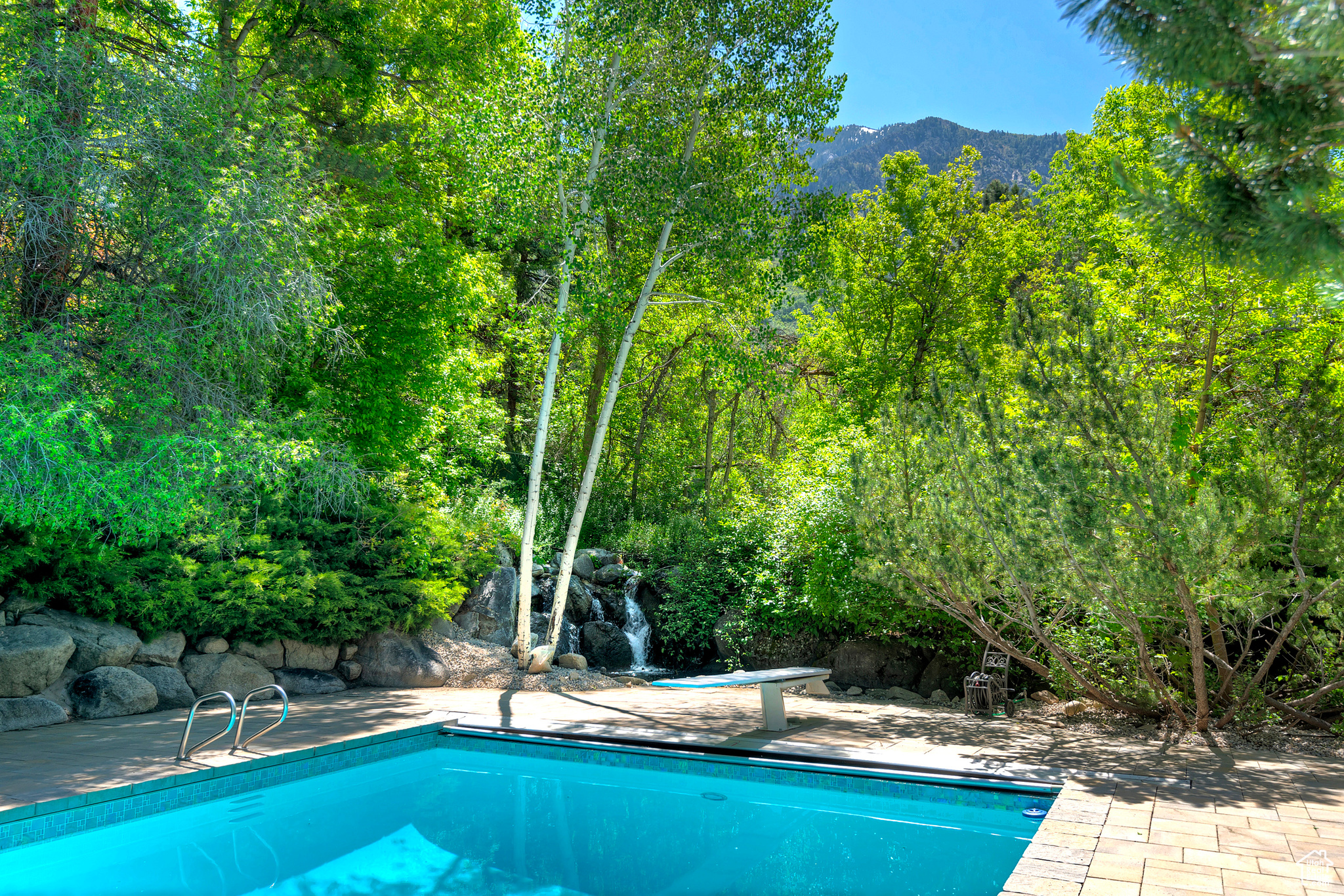3257 E DEER HOLLOW DR