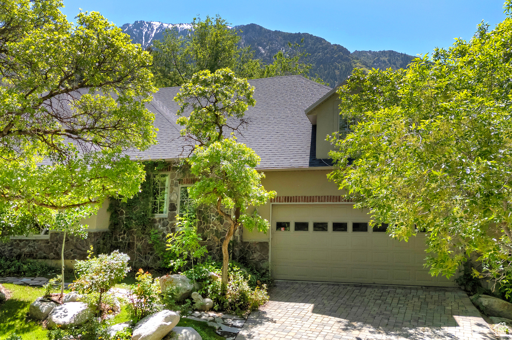 3257 E DEER HOLLOW DR