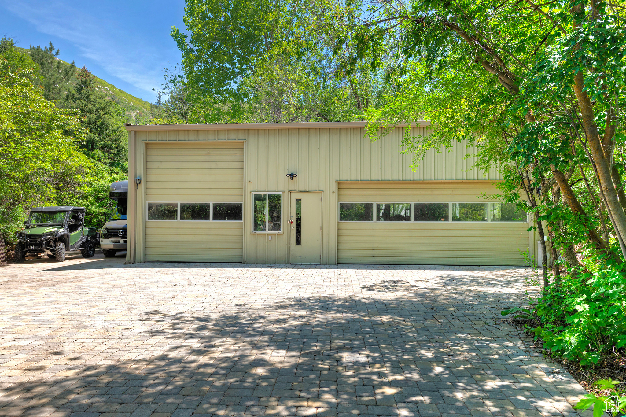 3257 E DEER HOLLOW DR