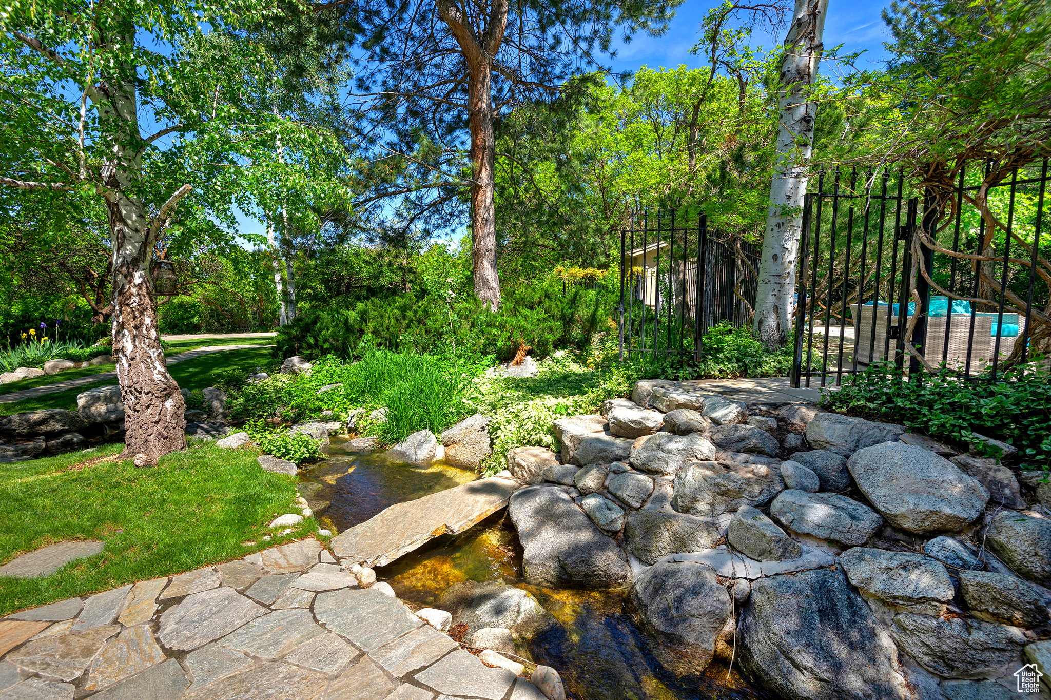 3257 E DEER HOLLOW DR