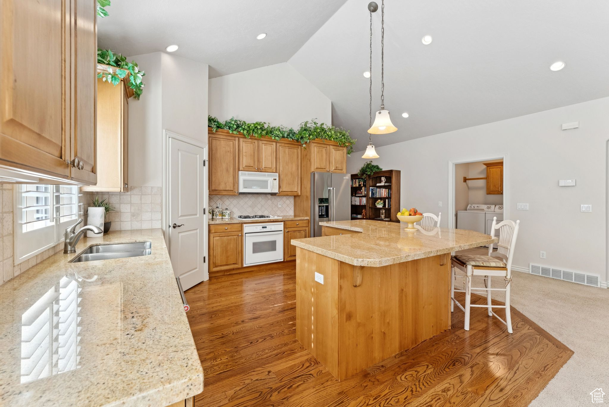 1369 E FARM HILL DR