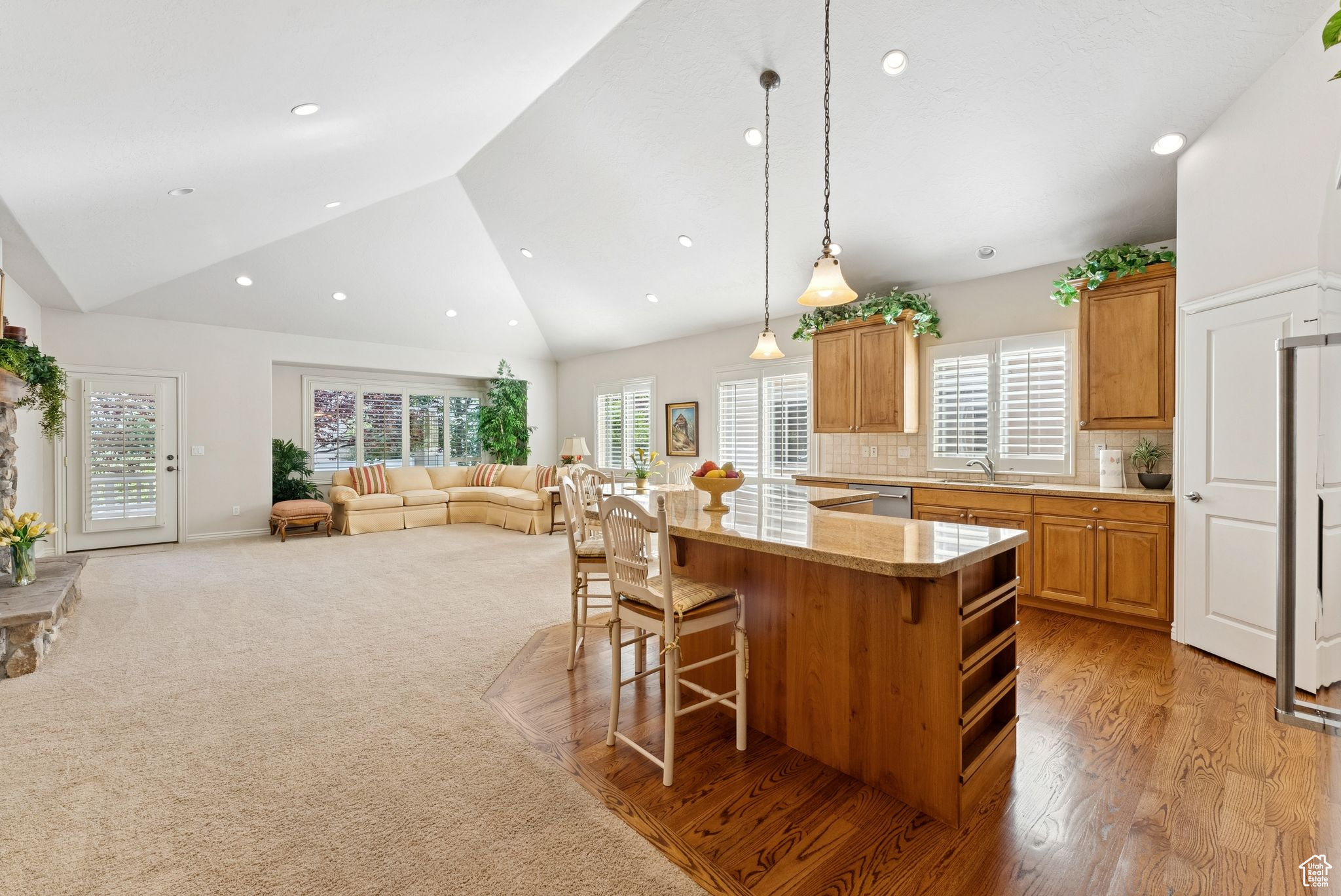 1369 E FARM HILL DR