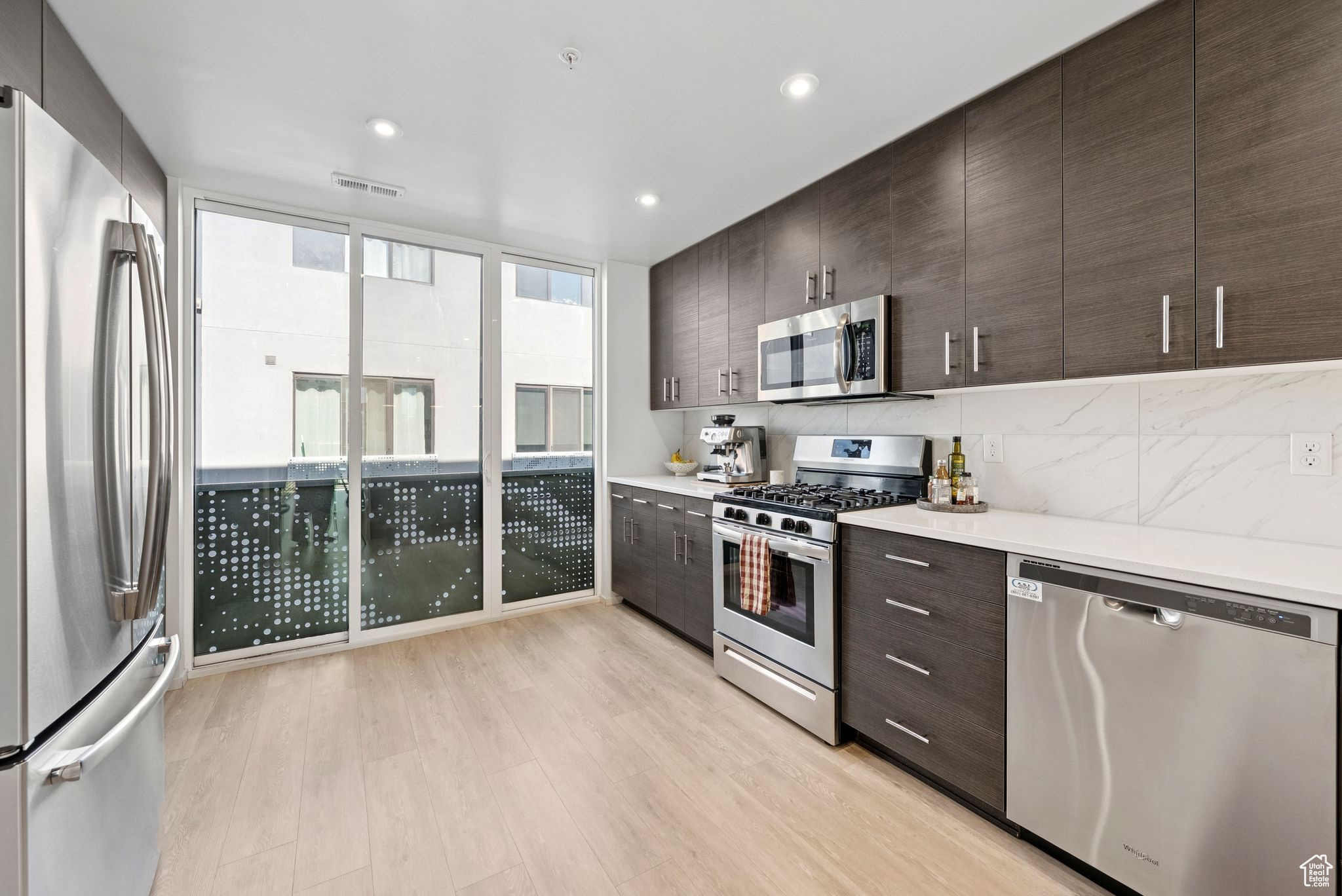 15 E KENSINGTON AVE #T