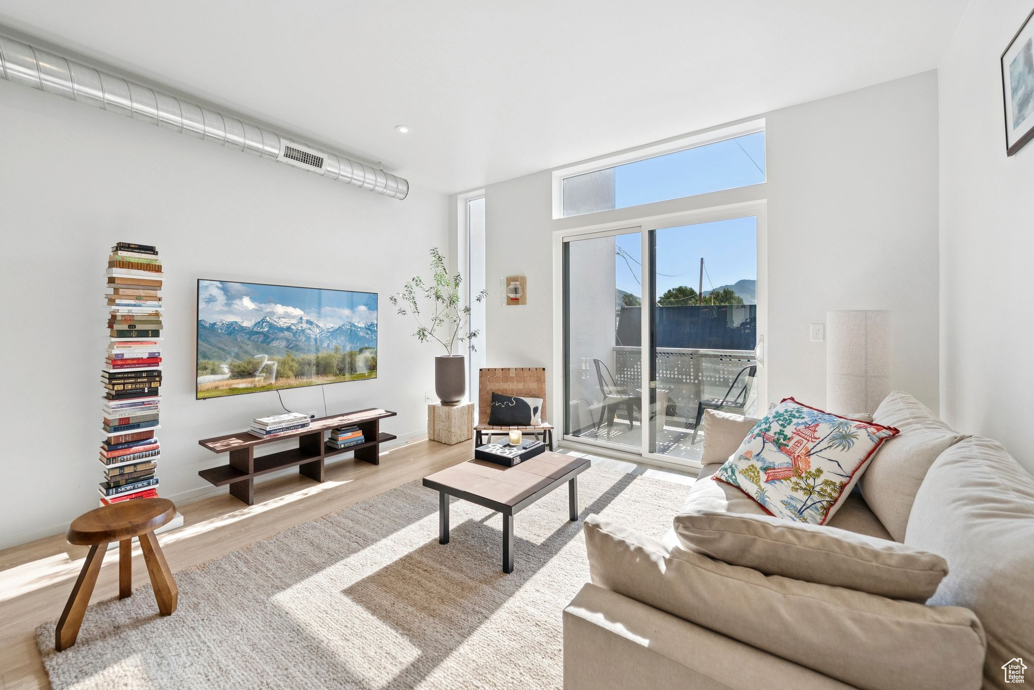 15 E KENSINGTON AVE #T