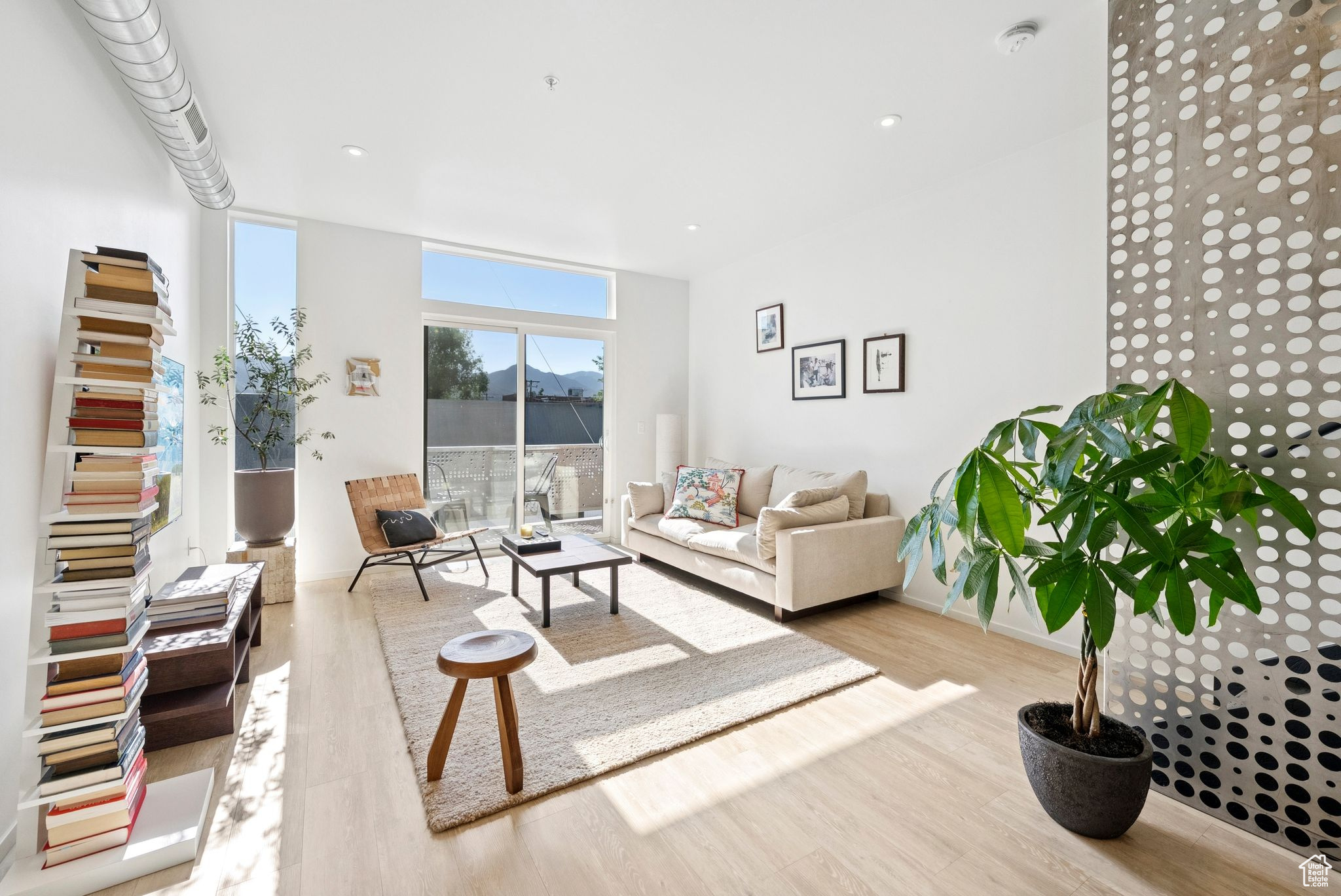 15 E KENSINGTON AVE #T