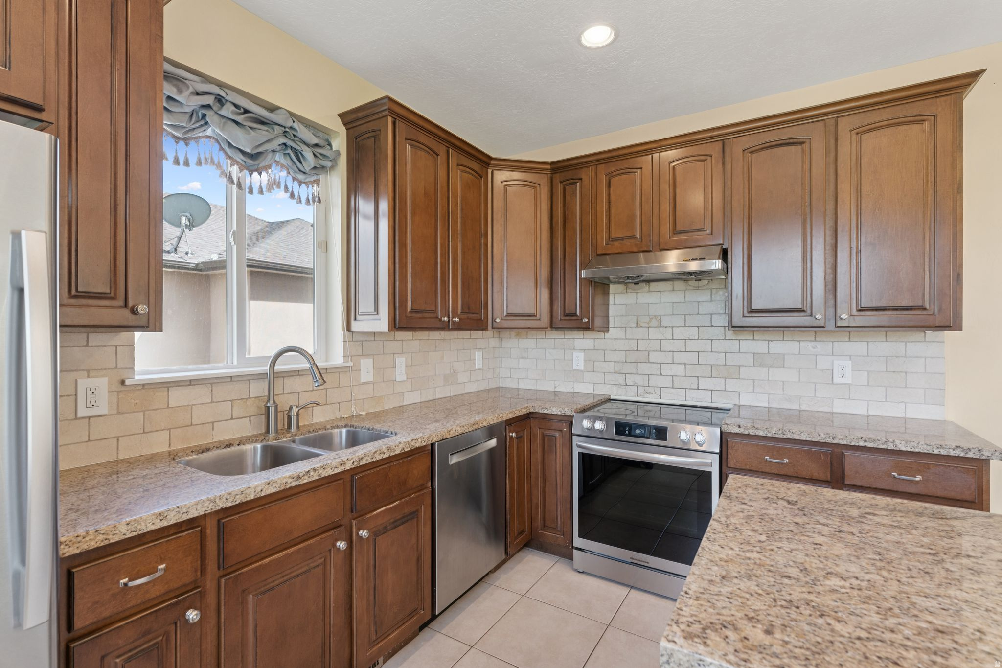 2886 N DESERT FOREST LN