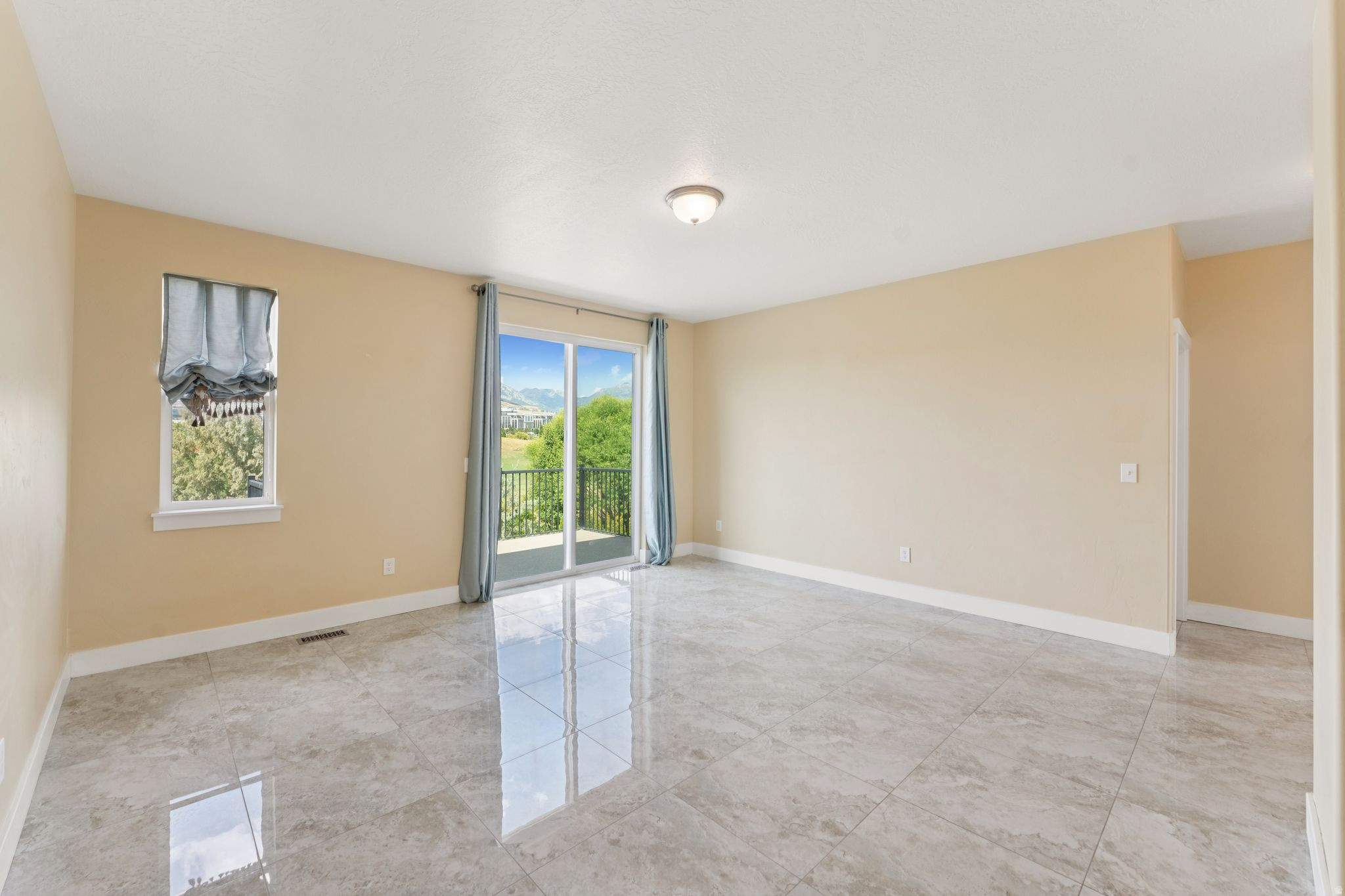 2886 N DESERT FOREST LN