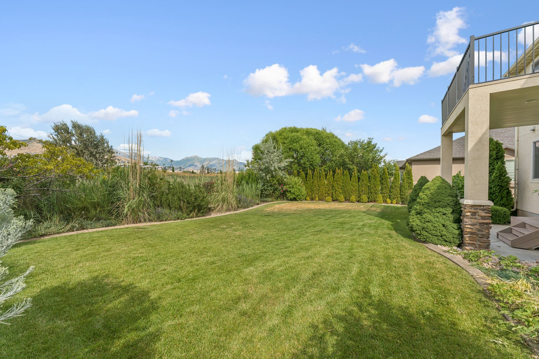 2886 N DESERT FOREST LN