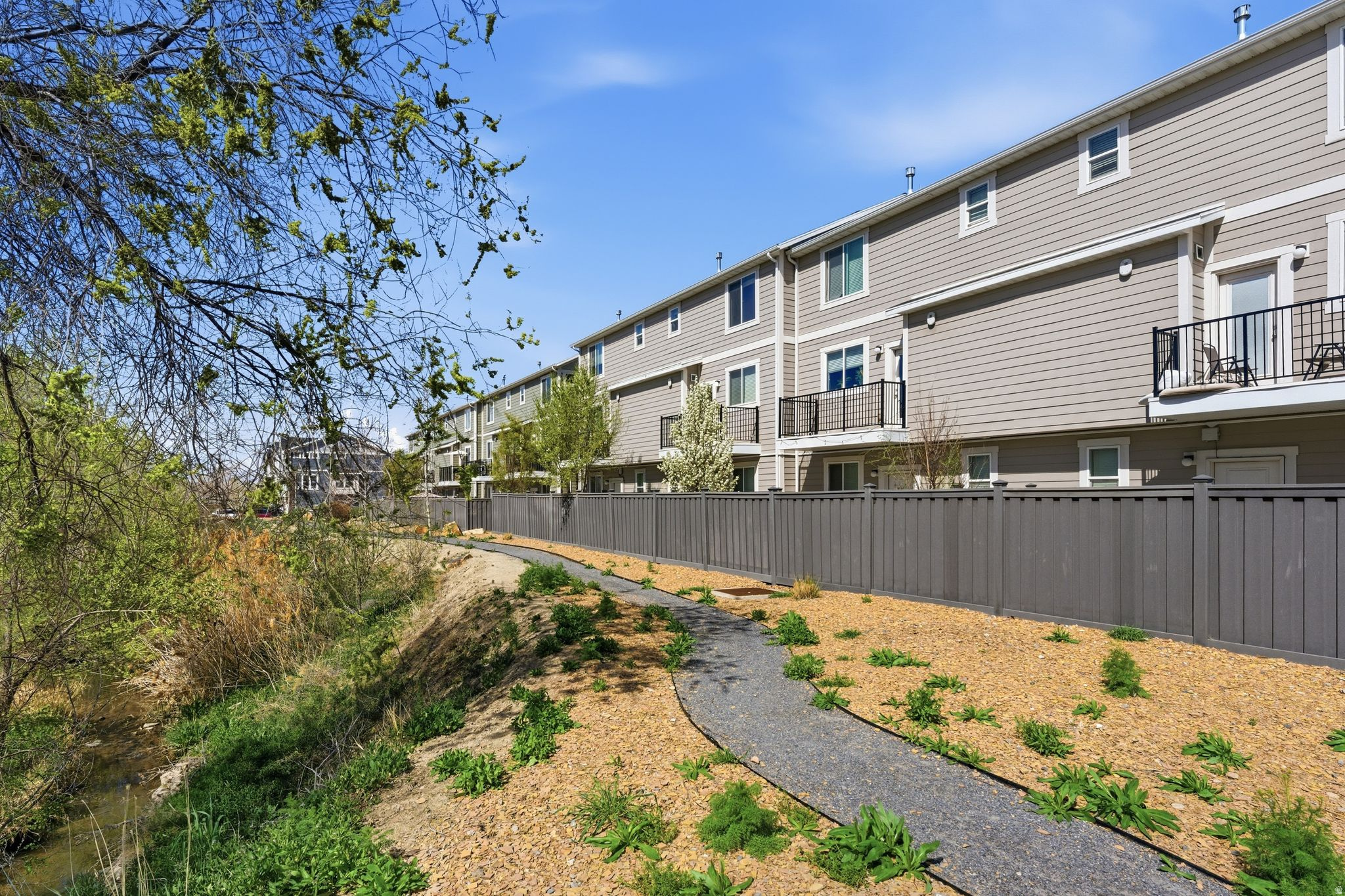 74 E GOLDEN PRIVET DR