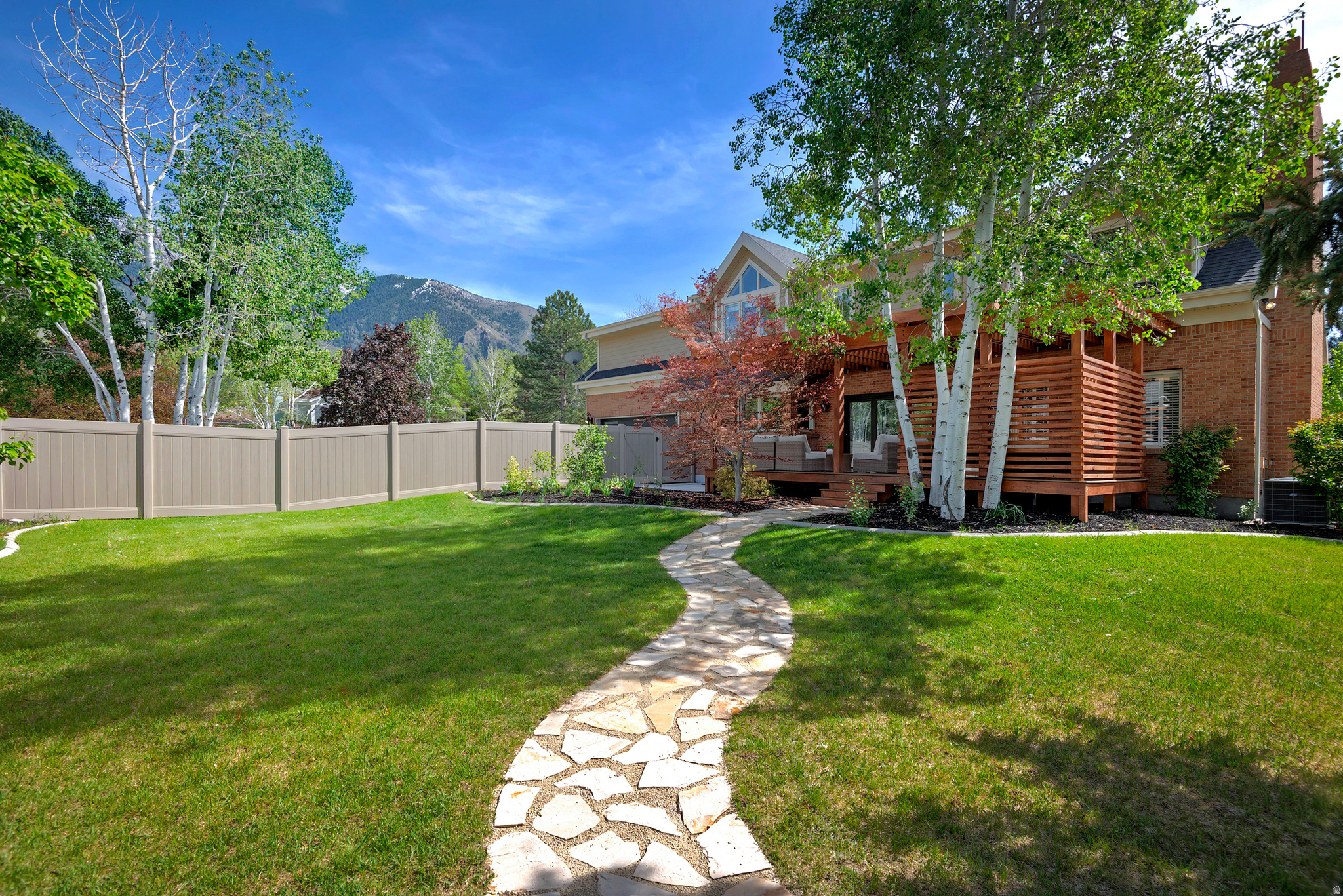 16 E GATEHOUSE LN