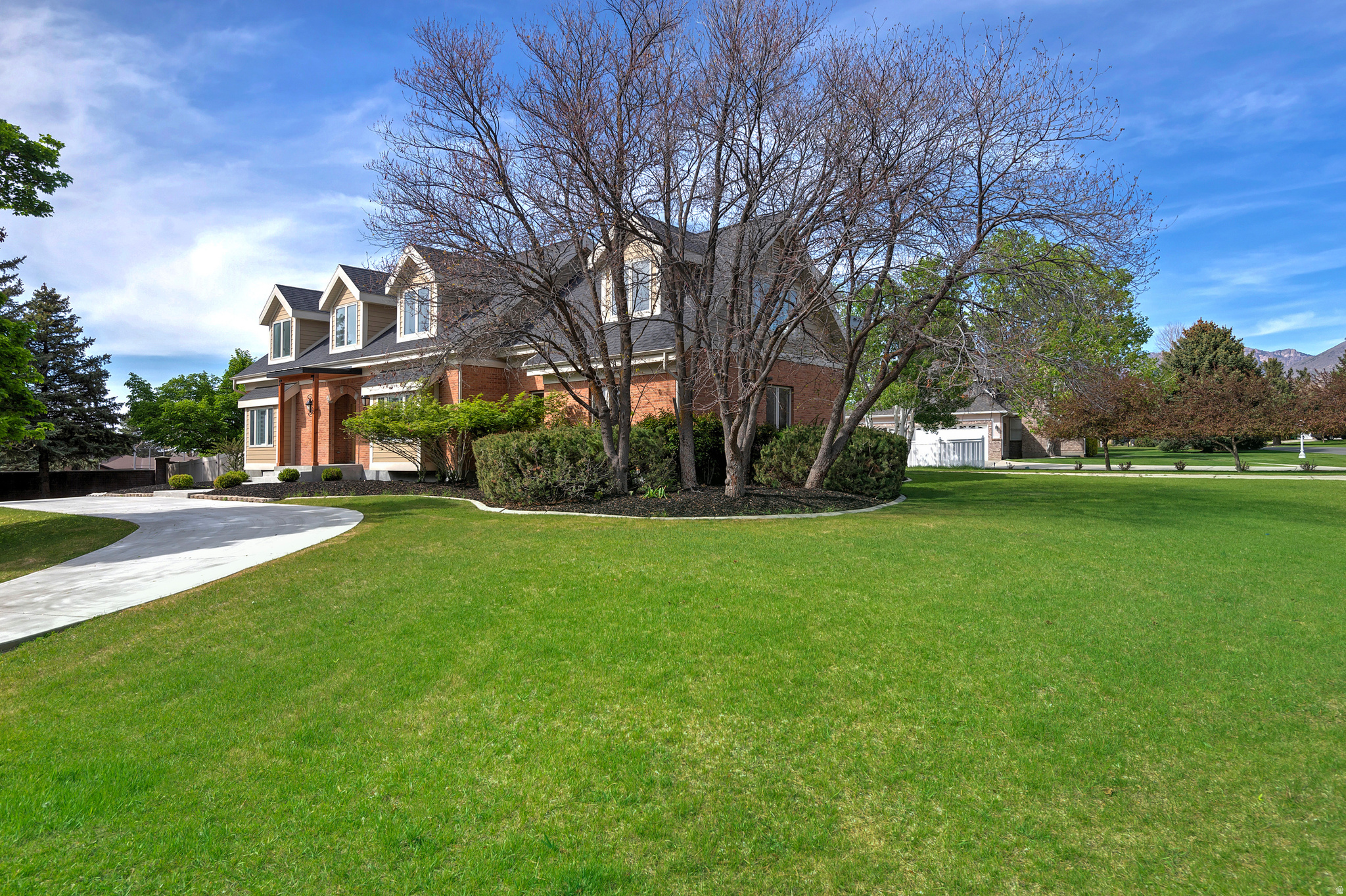 16 E GATEHOUSE LN