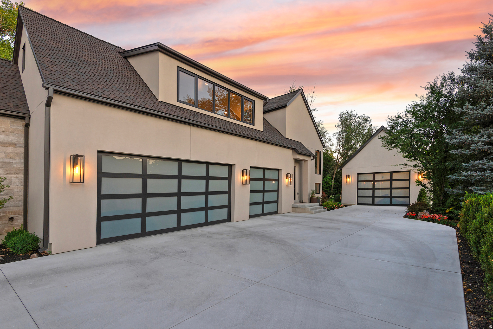 2138 E PHEASANT LN