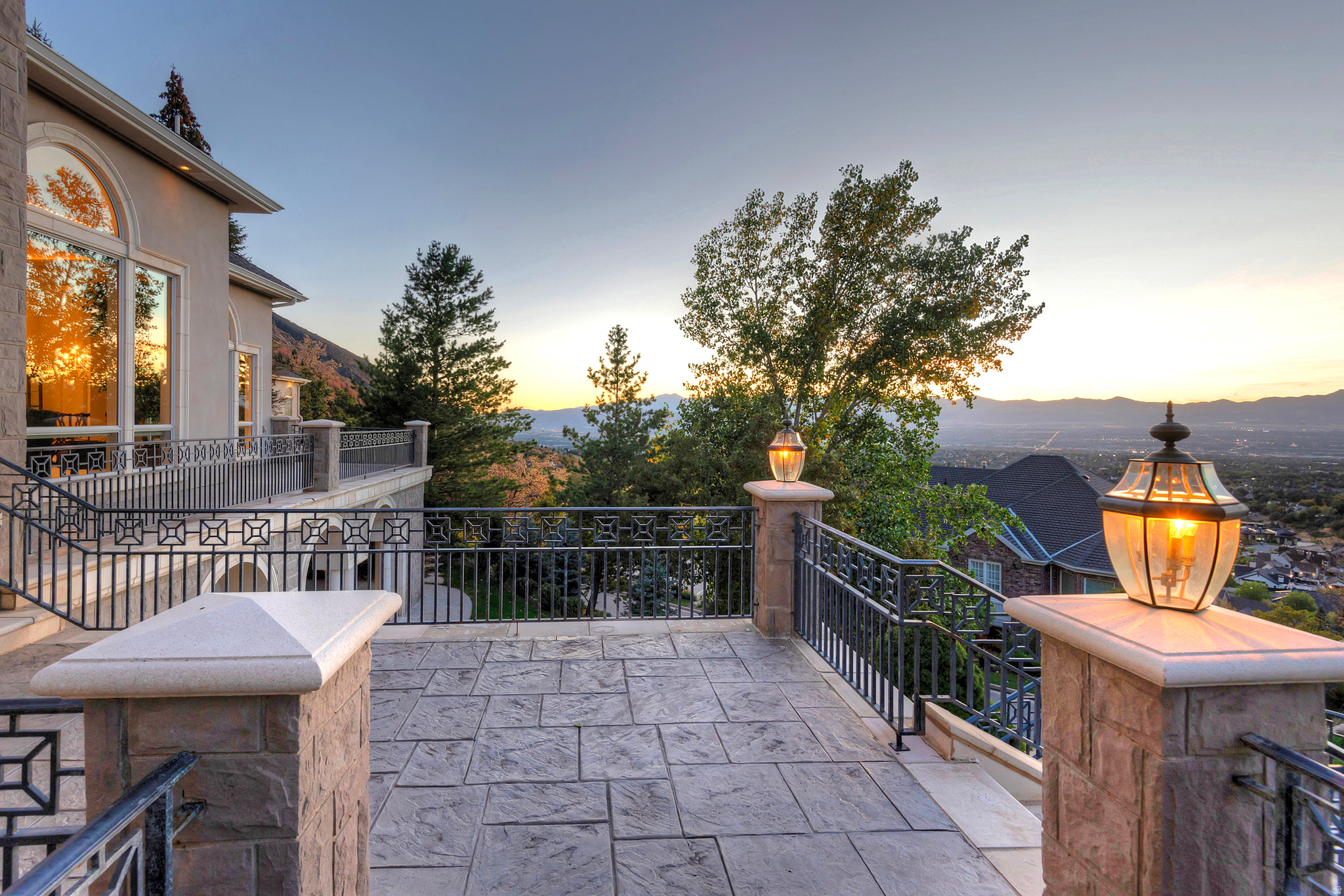 3222 E EAGLE VIEW CIR