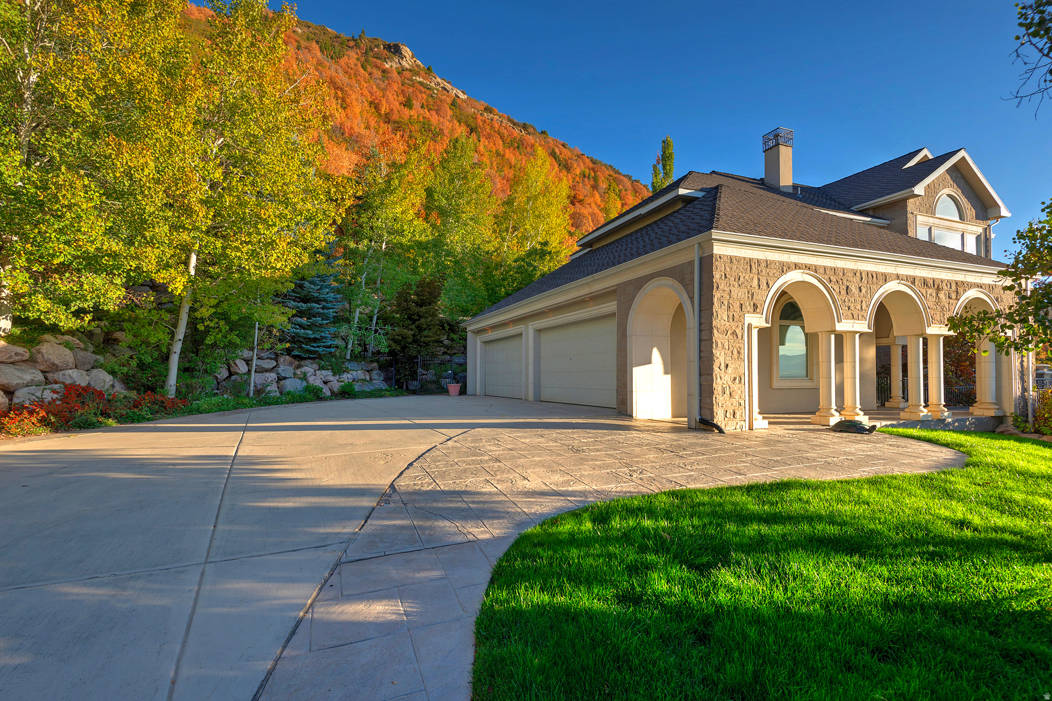 3222 E EAGLE VIEW CIR