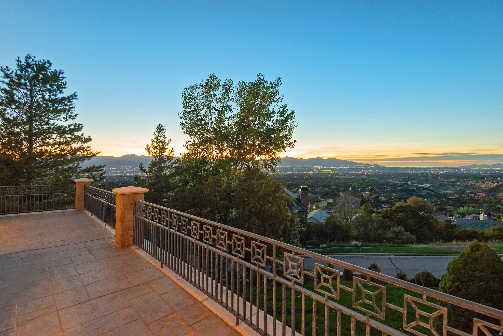 3222 E EAGLE VIEW CIR